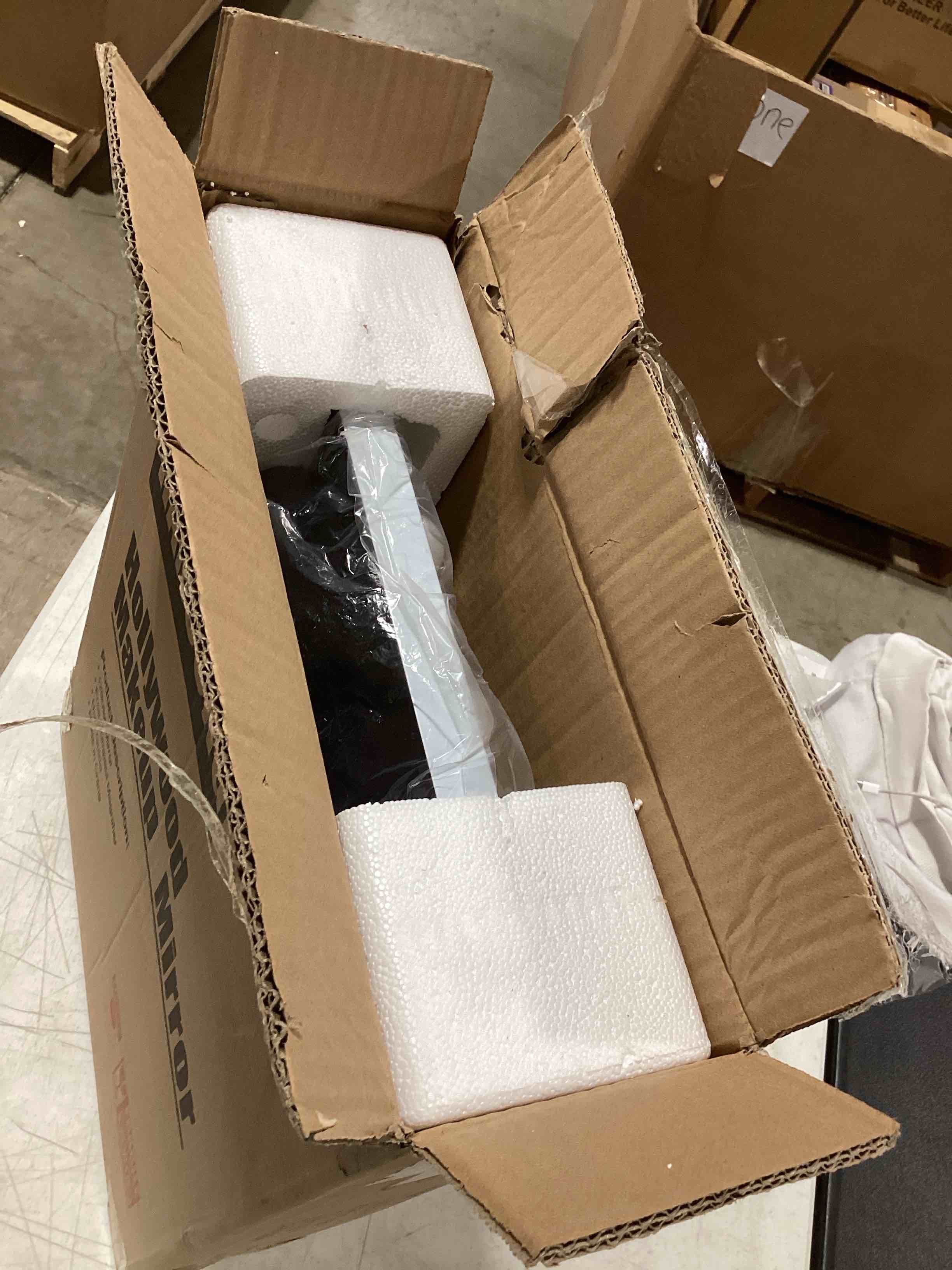 https://s3.amazonaws.com/lotting-images-prod/bidfta/PNK0356826_1731934784363.jpeg