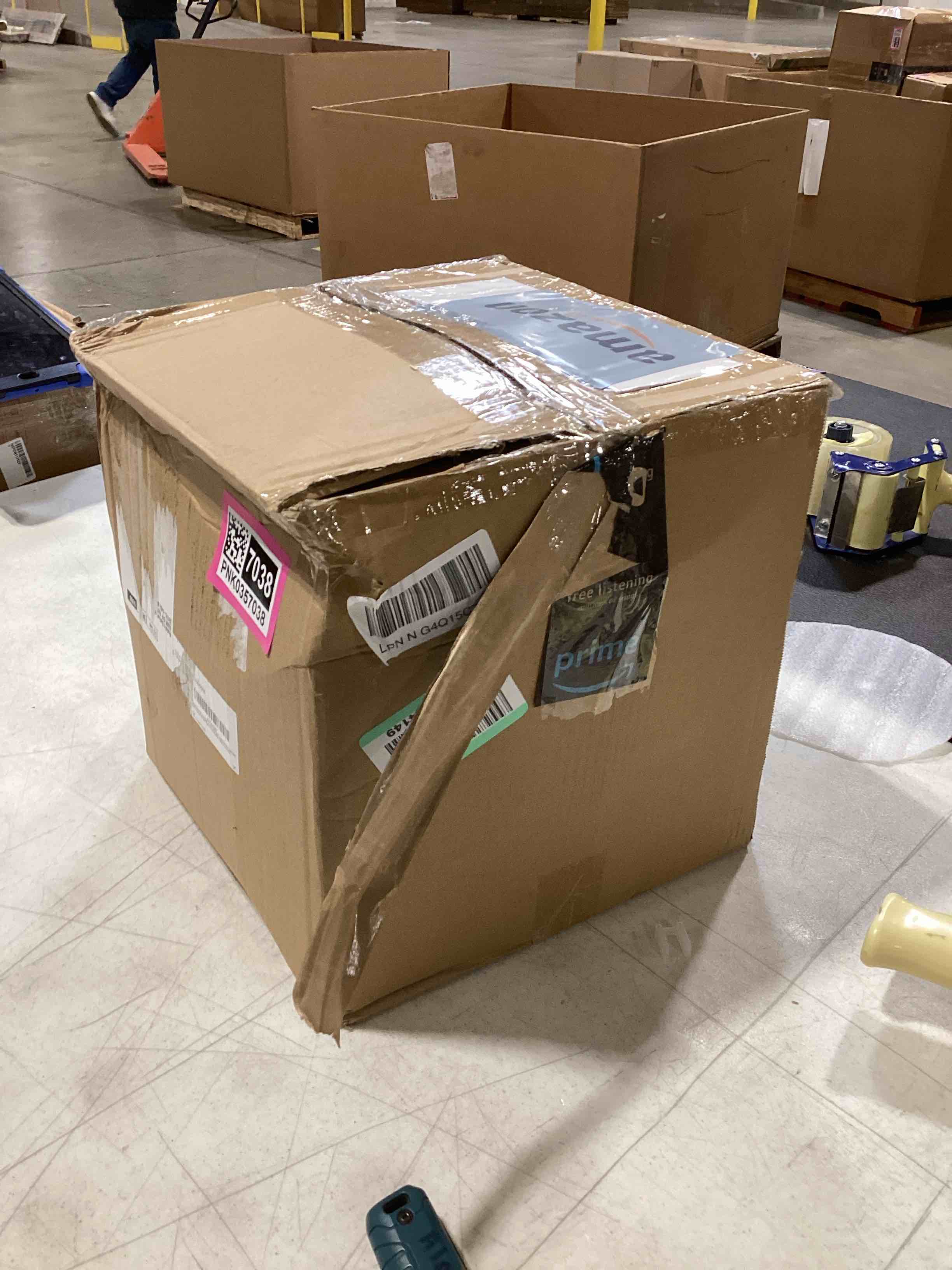 https://s3.amazonaws.com/lotting-images-prod/bidfta/PNK0357038_1731437409756.jpeg