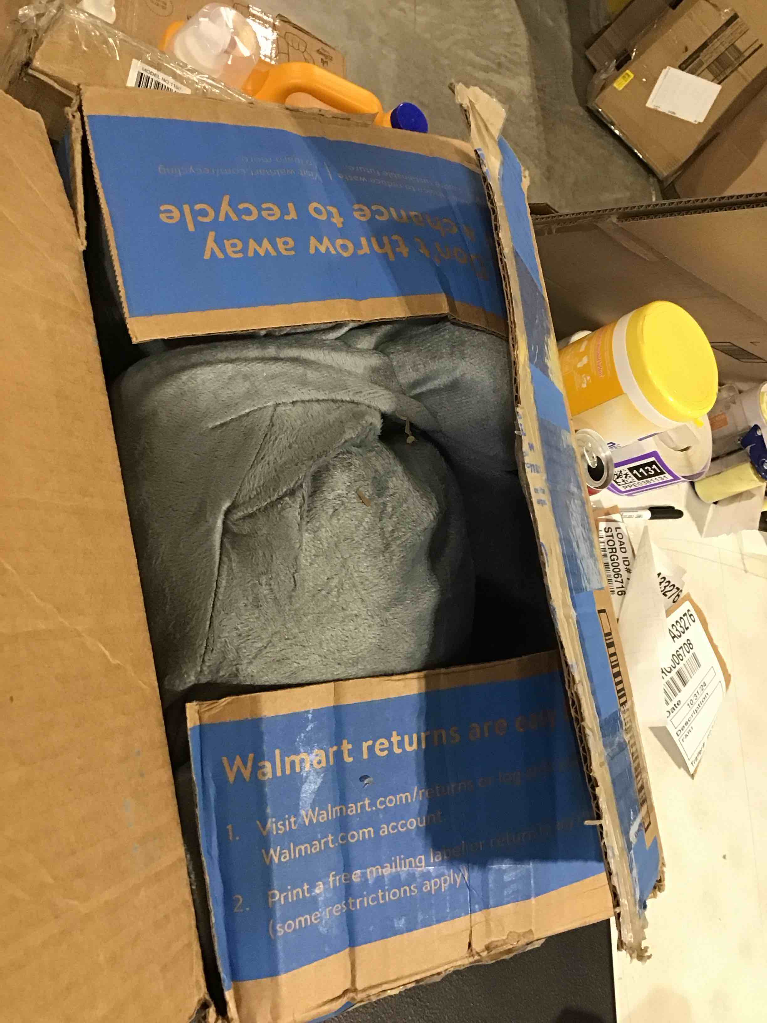 https://s3.amazonaws.com/lotting-images-prod/bidfta/PNK0357484_1730391260146.jpeg