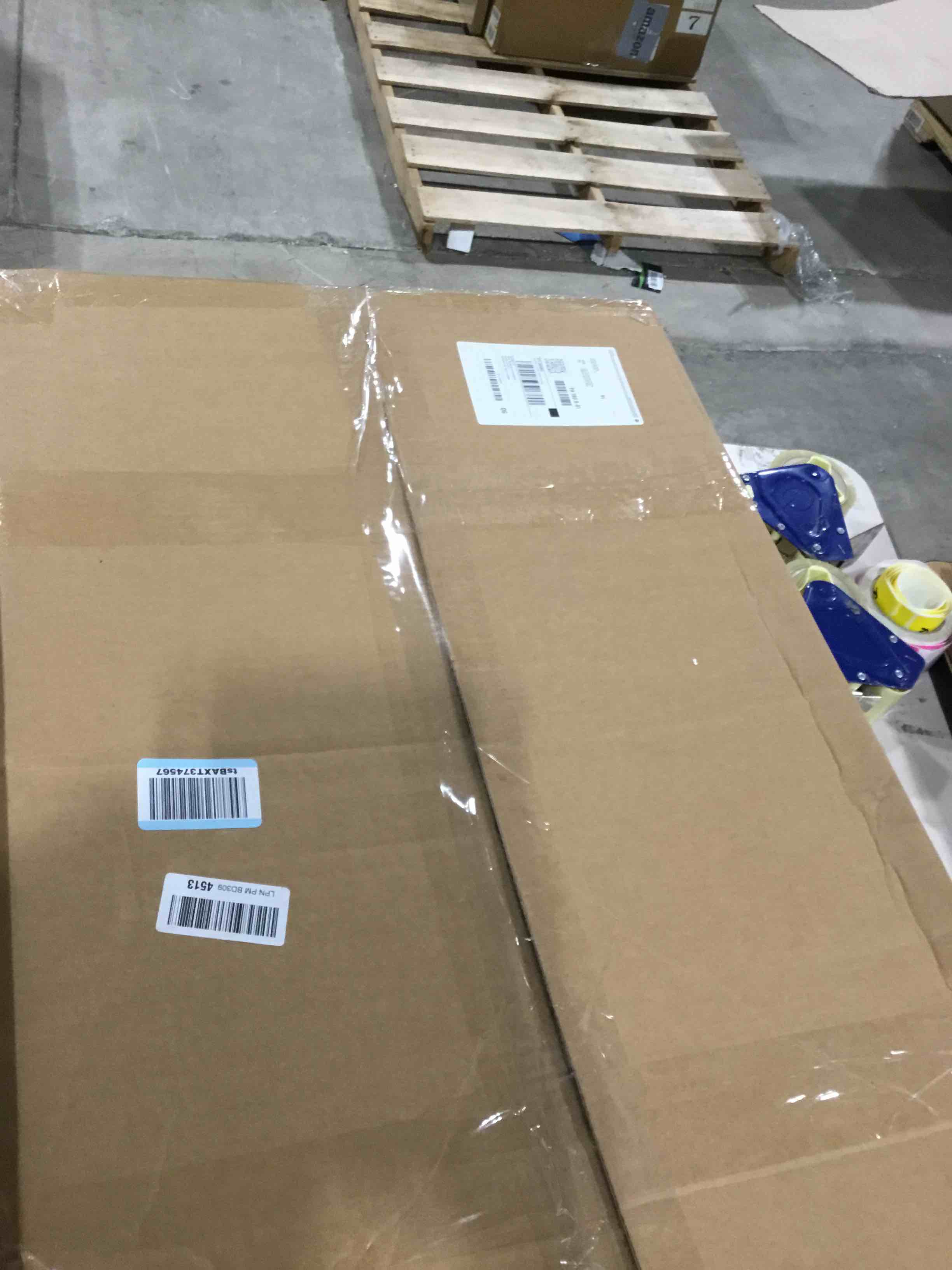 https://s3.amazonaws.com/lotting-images-prod/bidfta/PNK0358429_1733314720766.jpeg