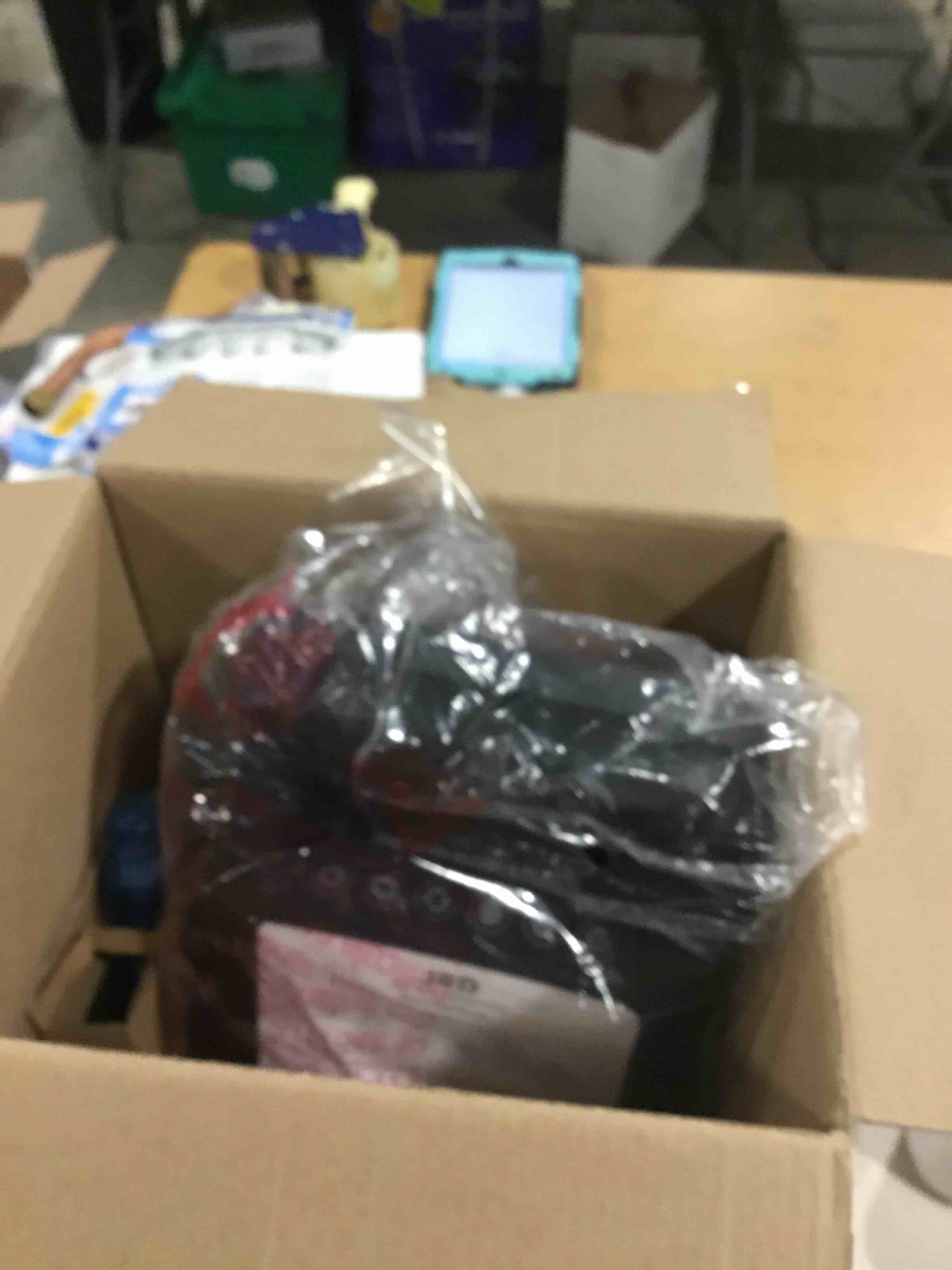 https://s3.amazonaws.com/lotting-images-prod/bidfta/PNK0358507_1733232557764.jpeg