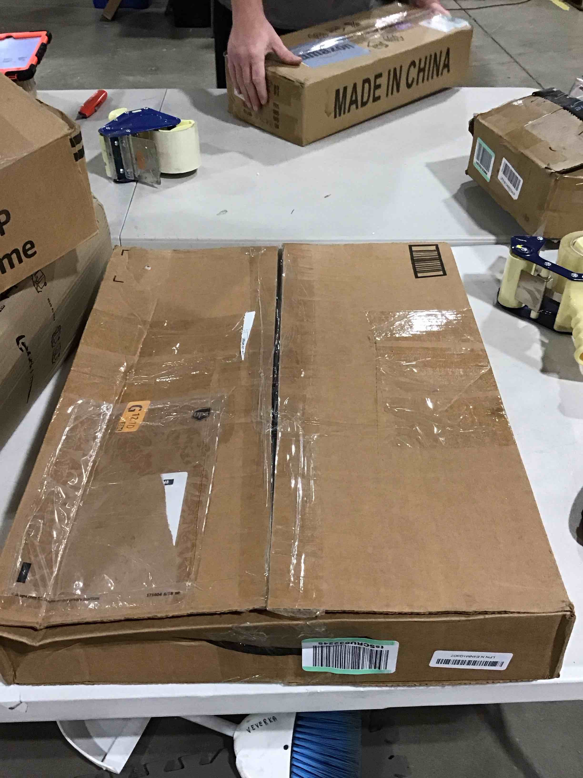 https://s3.amazonaws.com/lotting-images-prod/bidfta/PNK0359740_1730117301084.jpeg
