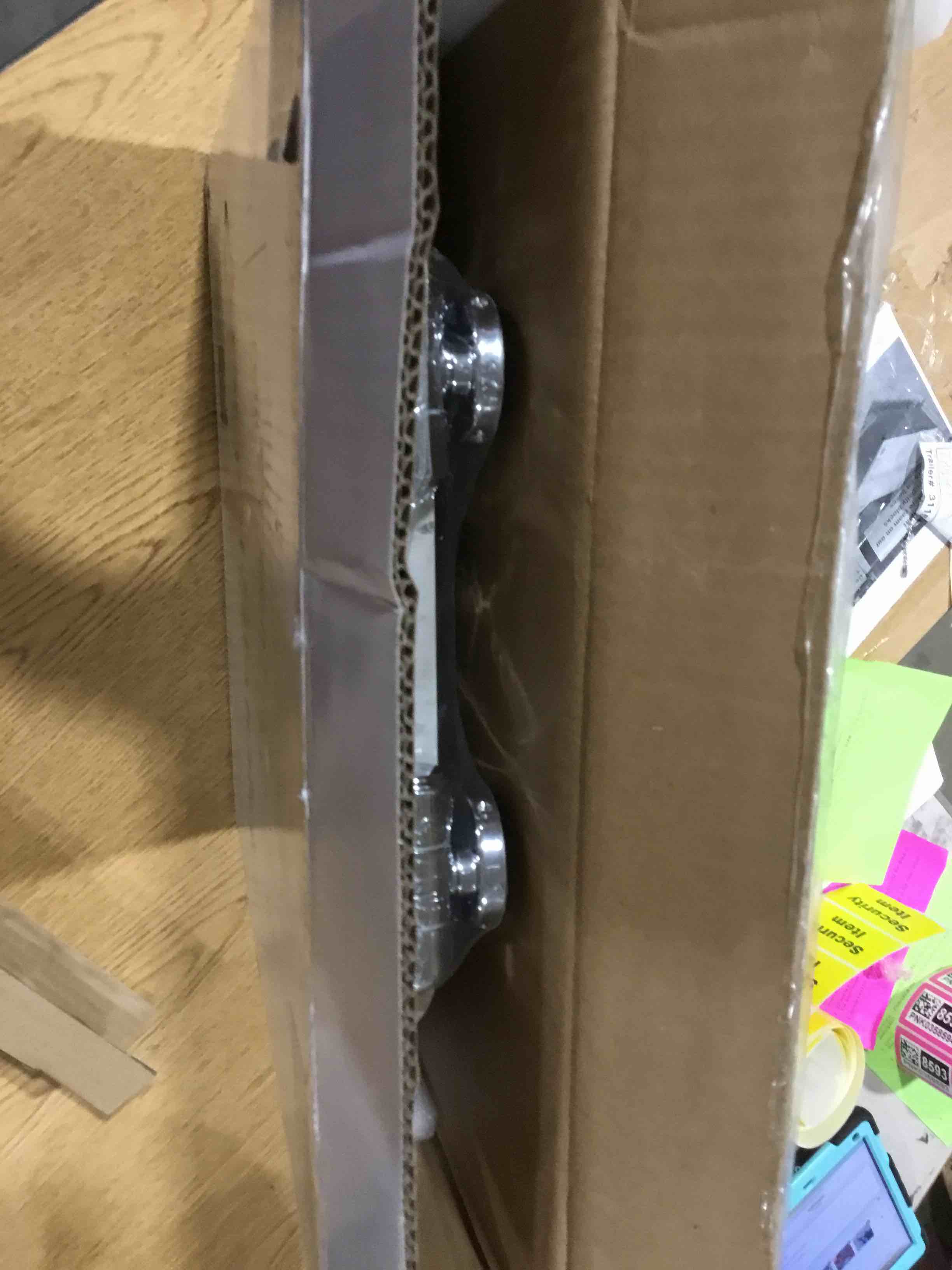 https://s3.amazonaws.com/lotting-images-prod/bidfta/PNK0360097_1733144127156.jpeg