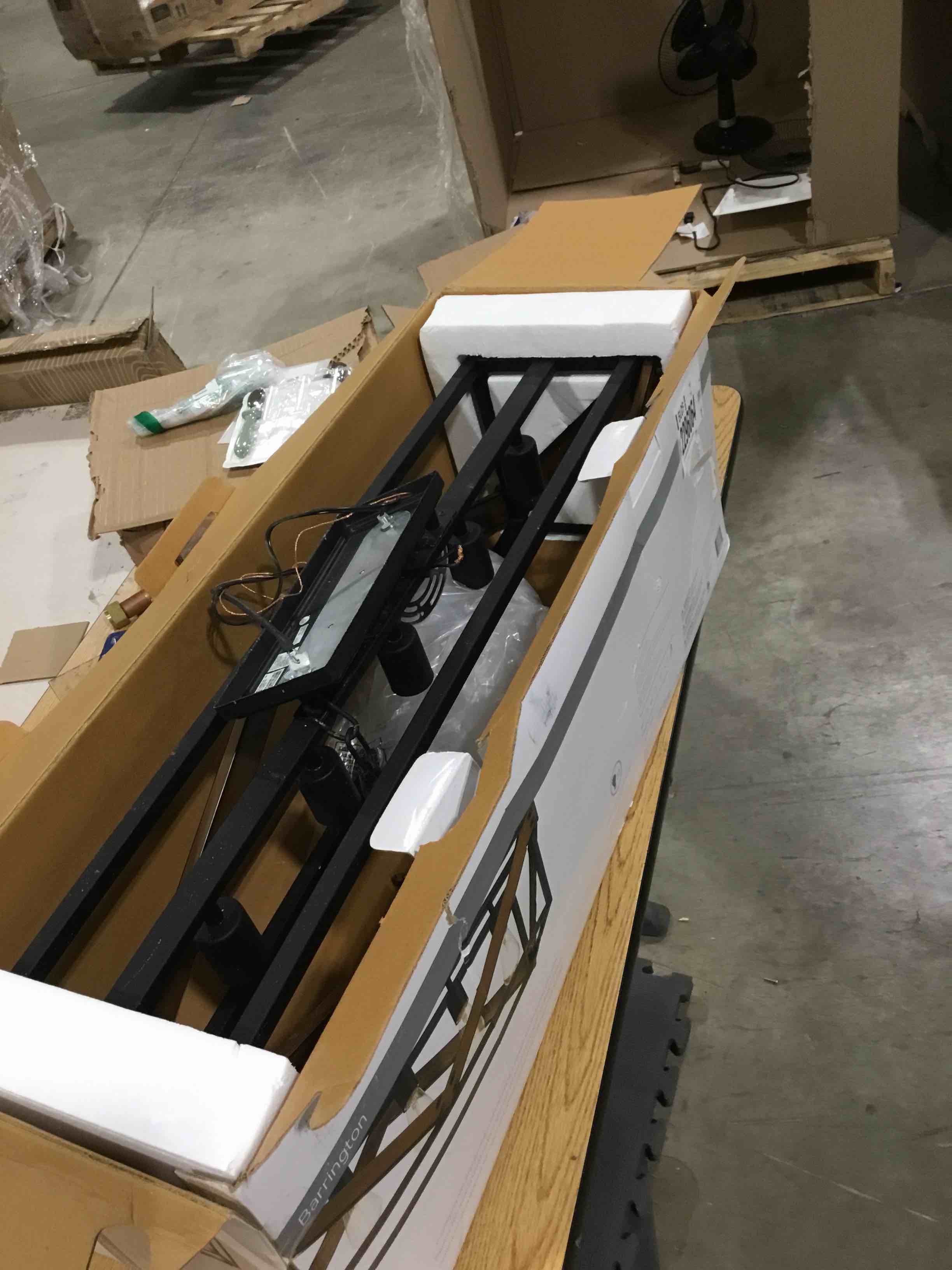https://s3.amazonaws.com/lotting-images-prod/bidfta/PNK0360108_1733141842371.jpeg