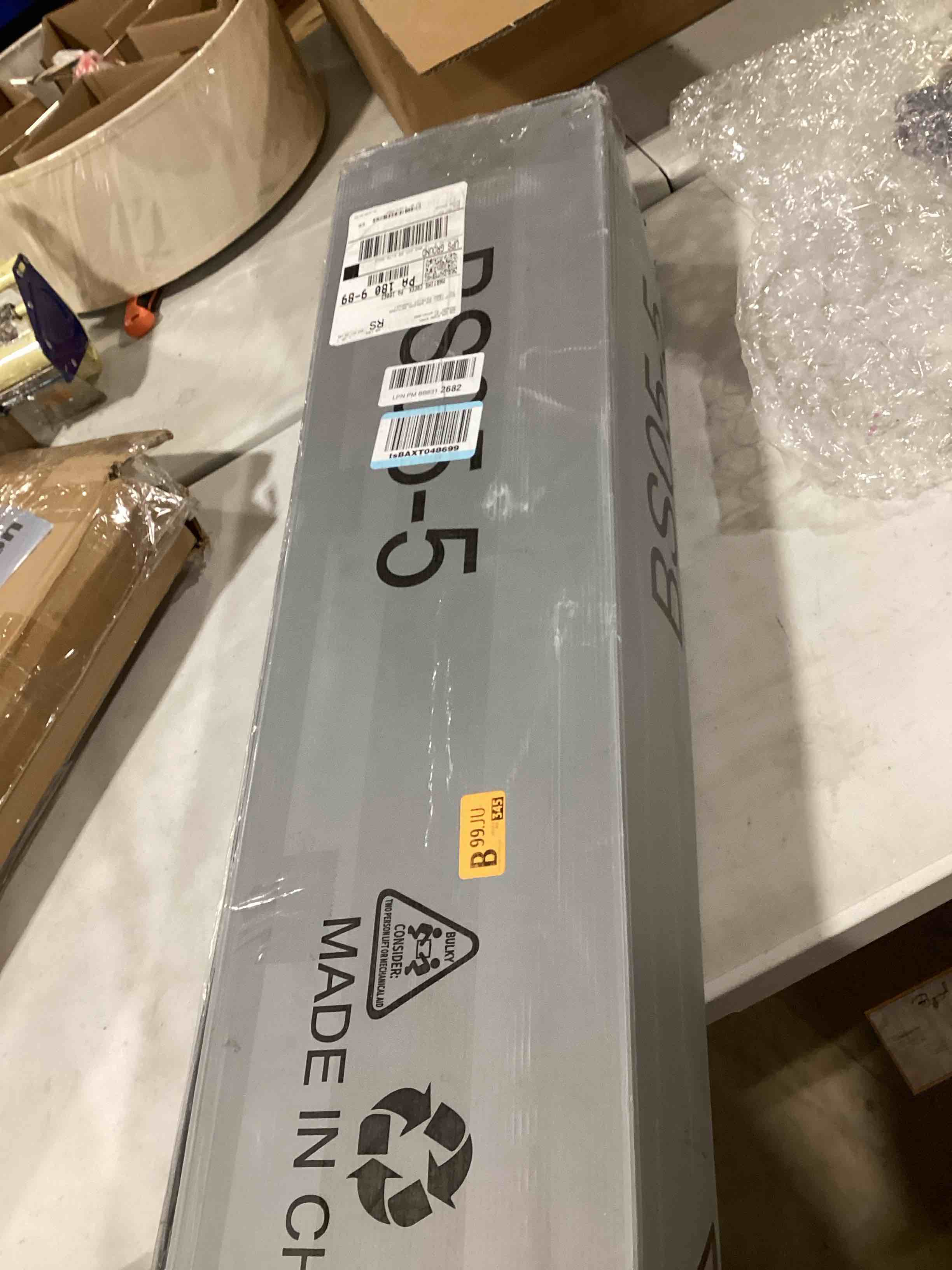 https://s3.amazonaws.com/lotting-images-prod/bidfta/PNK0360390_1731597894703.jpeg