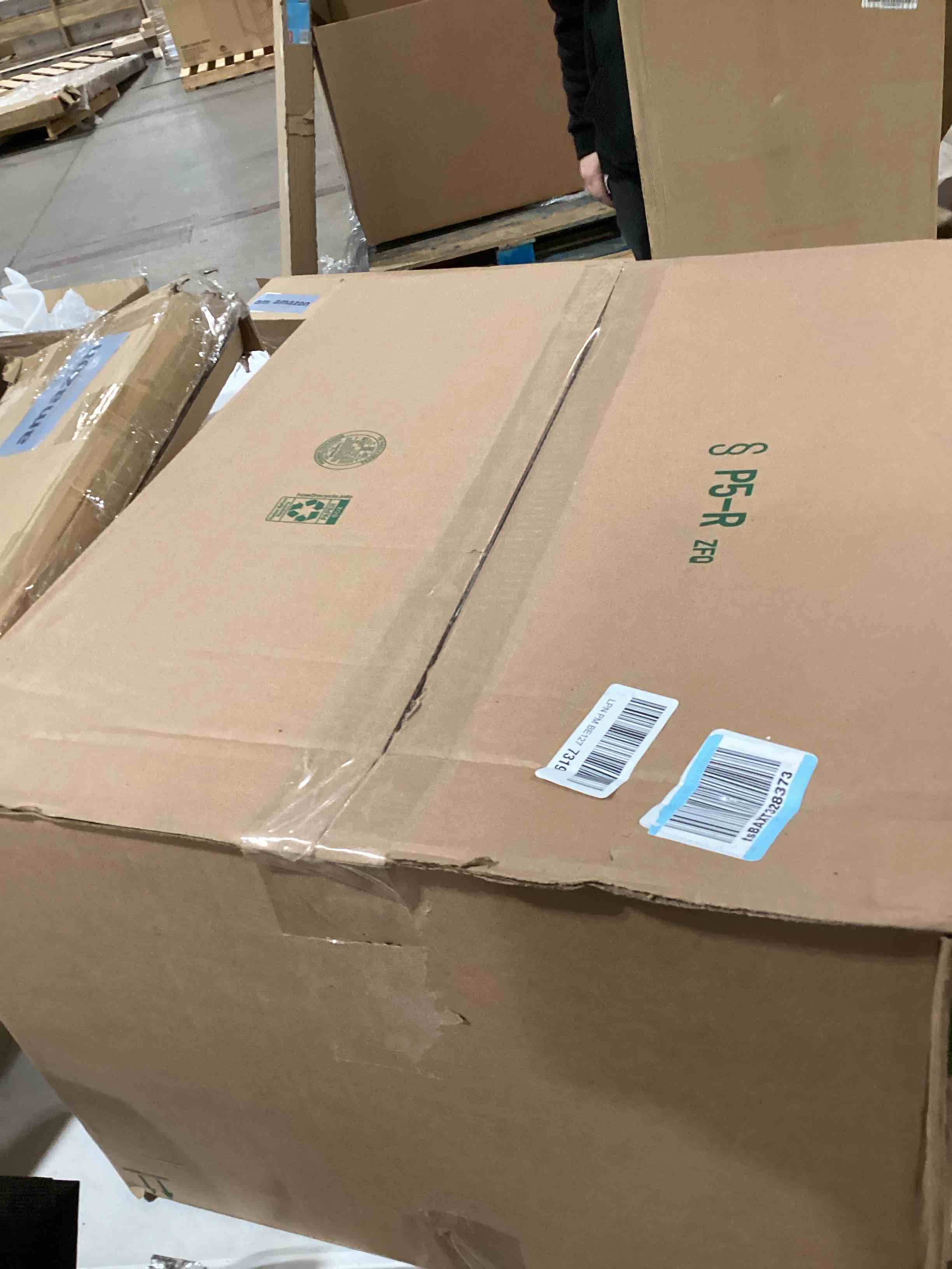 https://s3.amazonaws.com/lotting-images-prod/bidfta/PNK0360412_1731590923781.jpeg