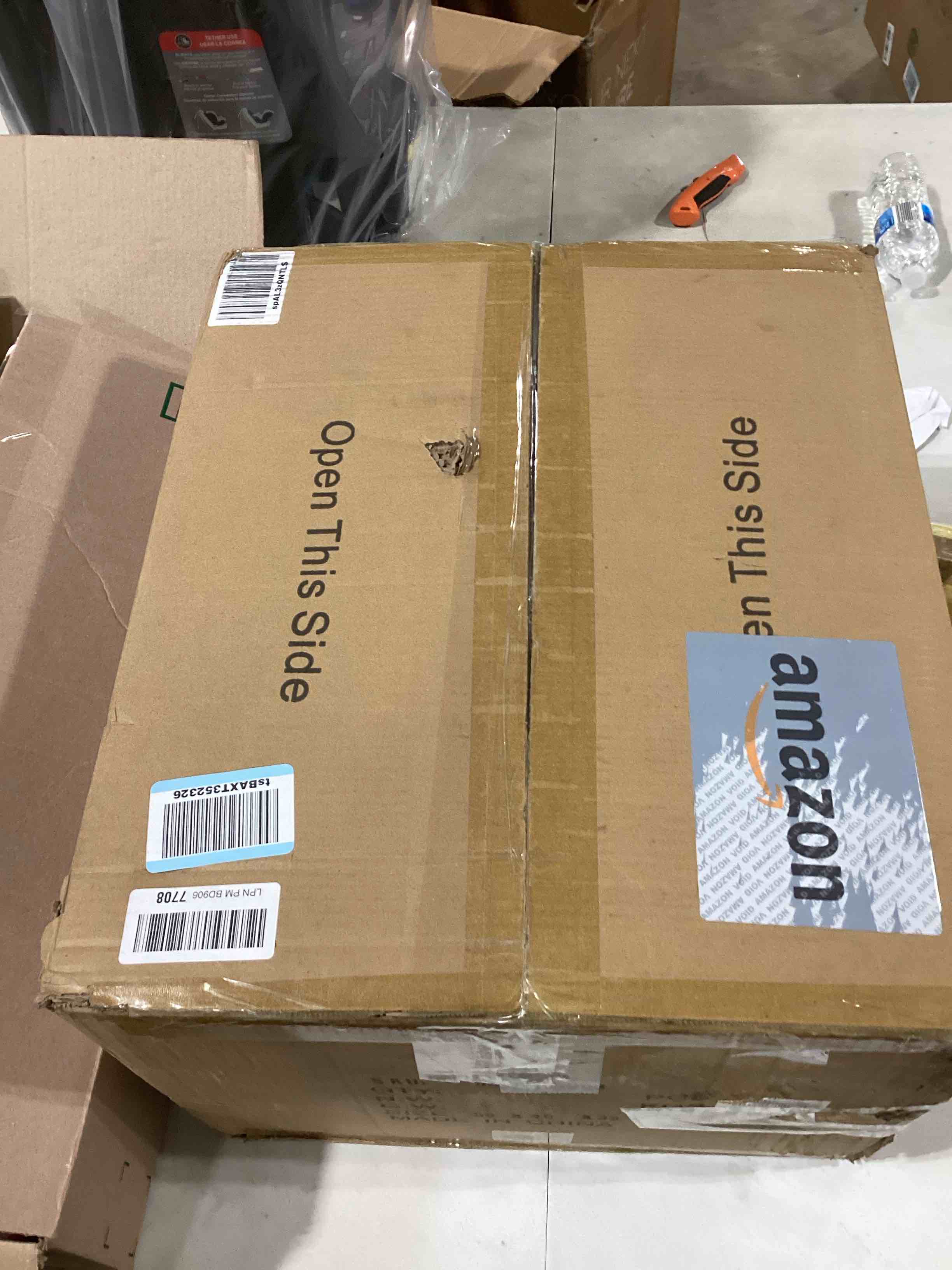 https://s3.amazonaws.com/lotting-images-prod/bidfta/PNK0360560_1731426157204.jpeg