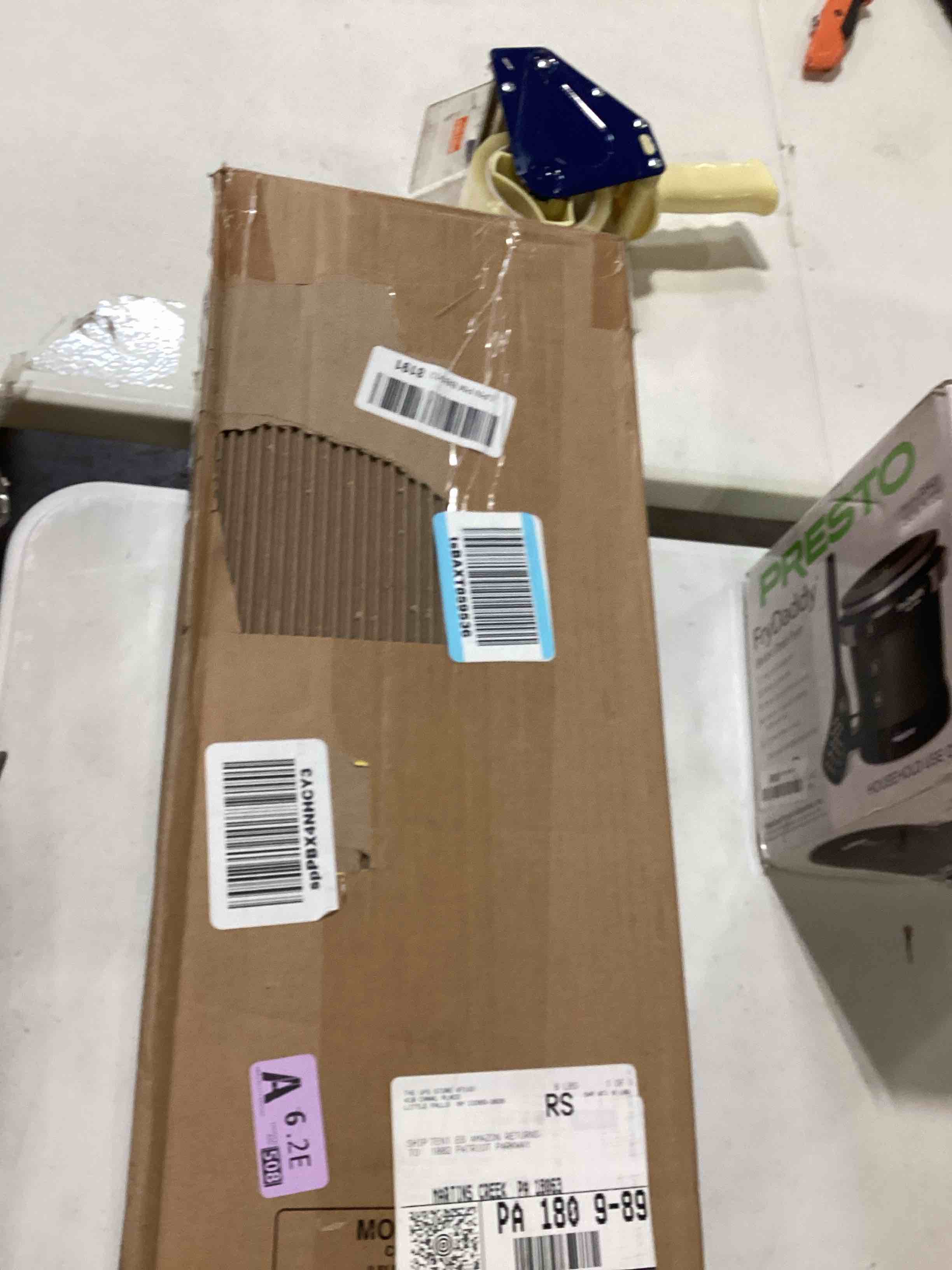 https://s3.amazonaws.com/lotting-images-prod/bidfta/PNK0360695_1731097614001.jpeg
