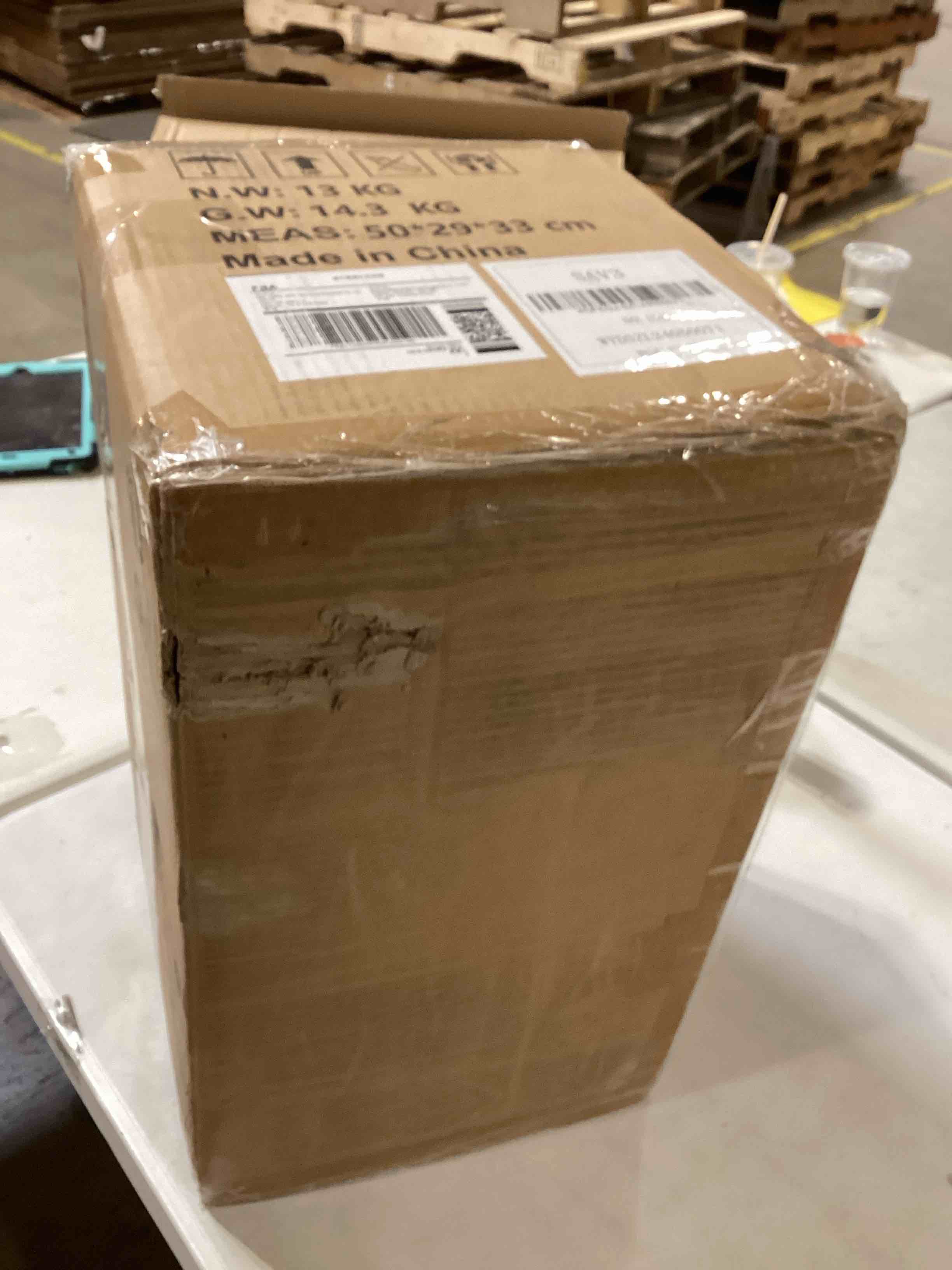 https://s3.amazonaws.com/lotting-images-prod/bidfta/PNK0360714_1731090840453.jpeg