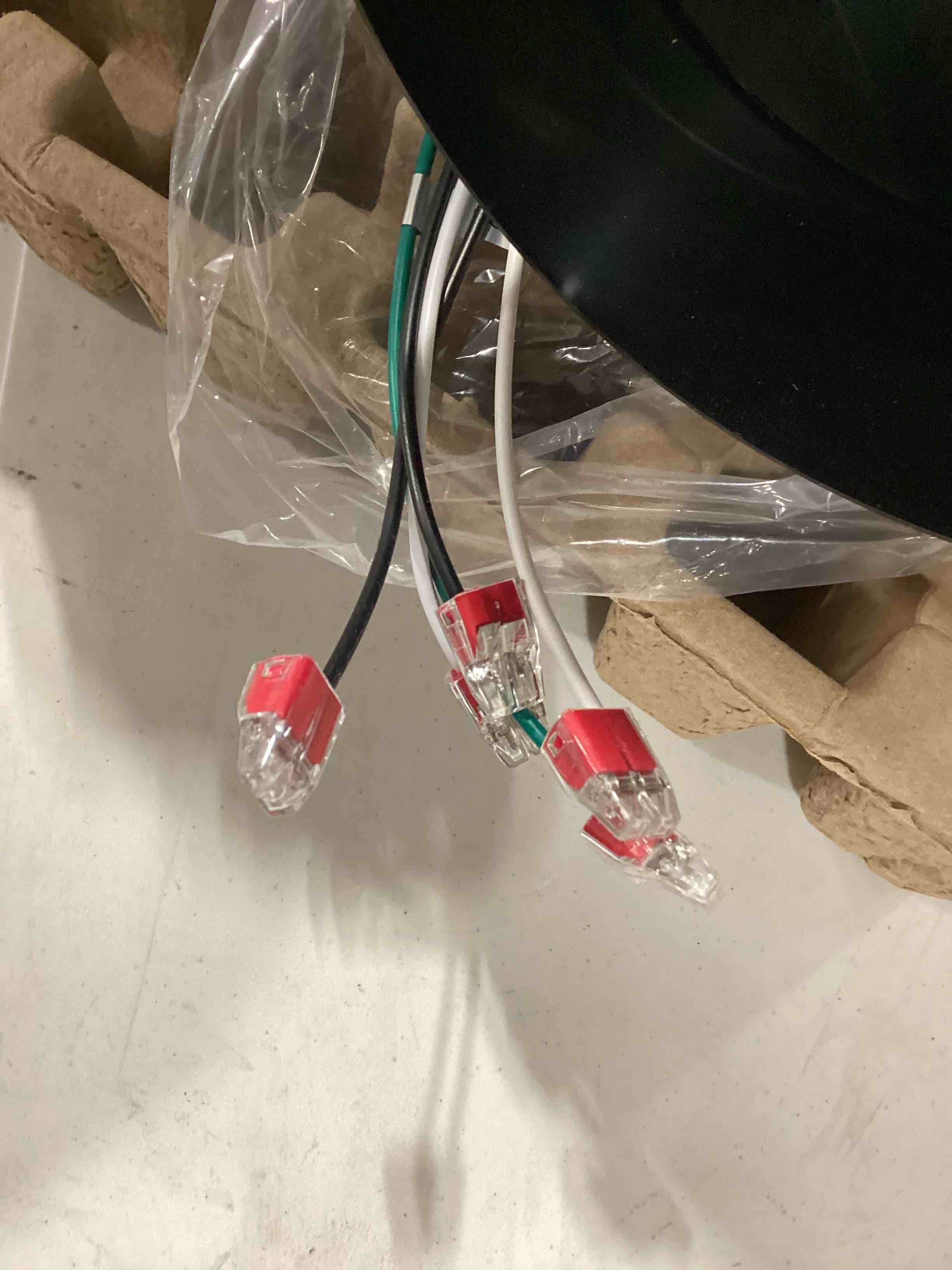 https://s3.amazonaws.com/lotting-images-prod/bidfta/PNK0360738_1731080314315.jpeg