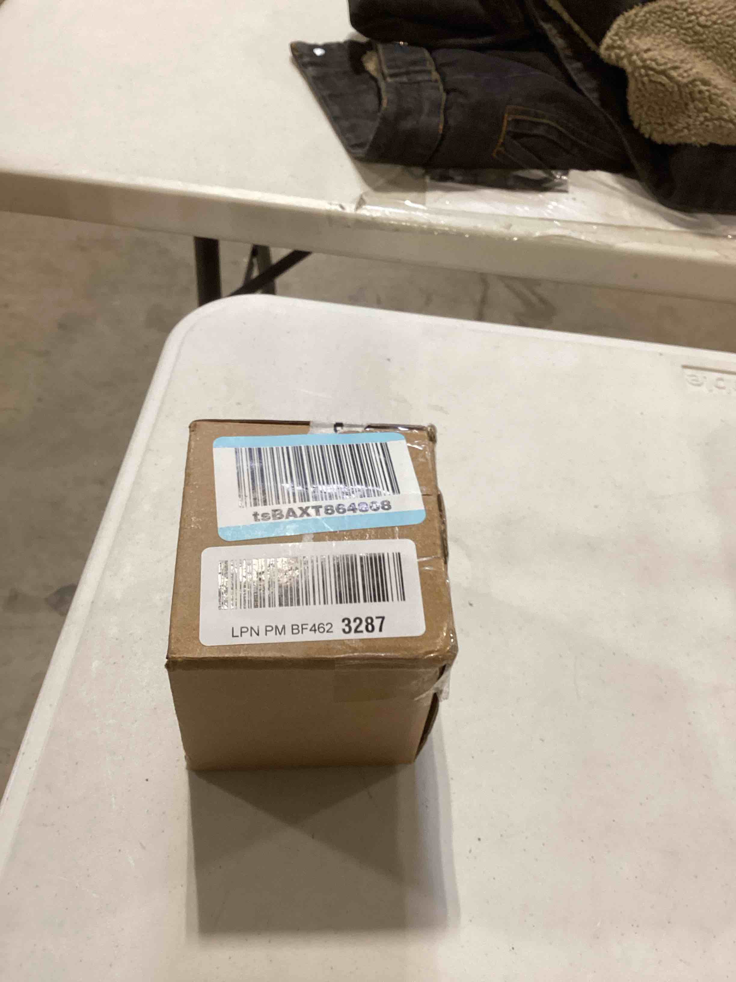 https://s3.amazonaws.com/lotting-images-prod/bidfta/PNK0360992_1730824734209.jpeg