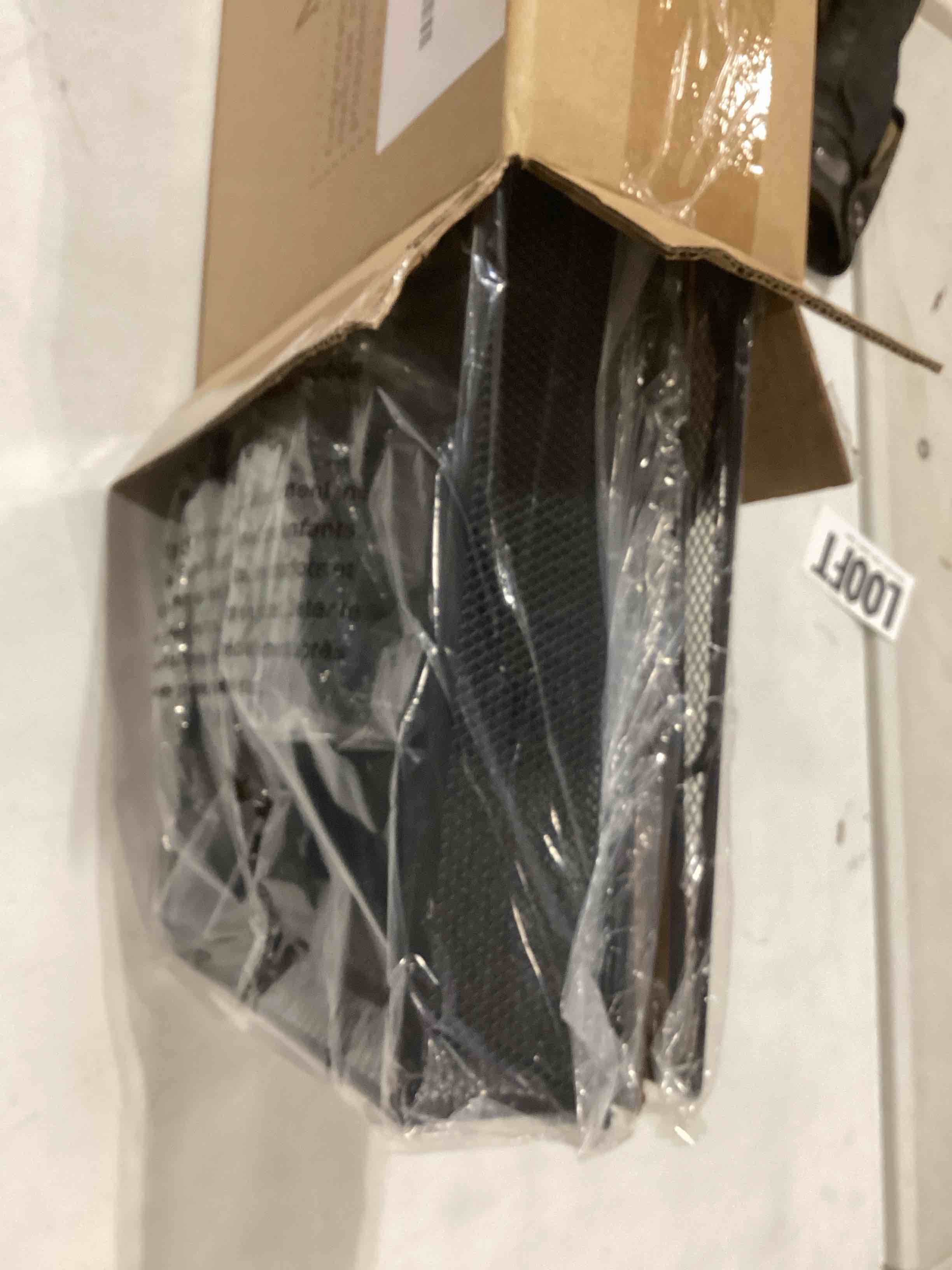 https://s3.amazonaws.com/lotting-images-prod/bidfta/PNK0361031_1730814714098.jpeg