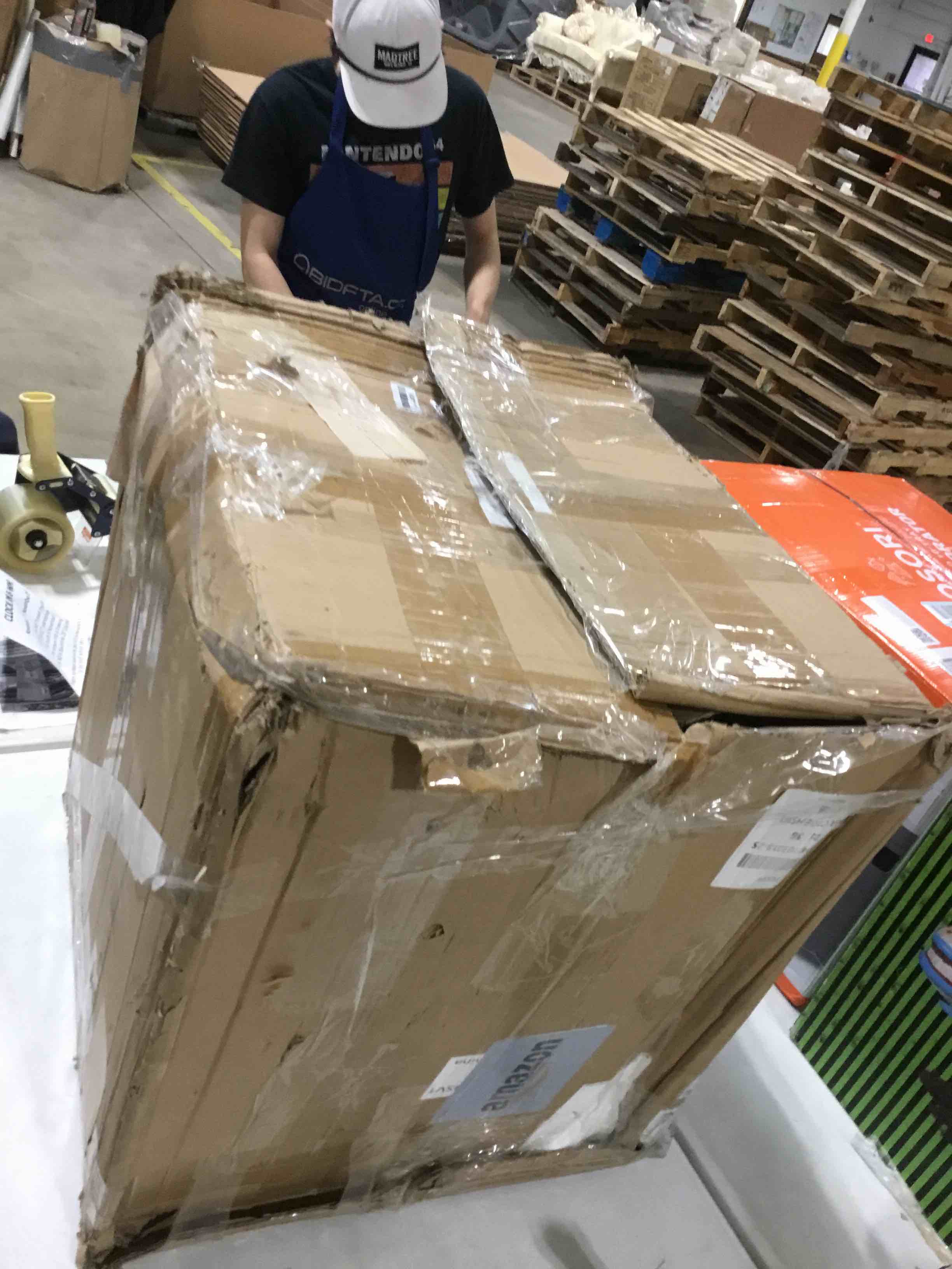https://s3.amazonaws.com/lotting-images-prod/bidfta/PNK0361191_1730476604668.jpeg
