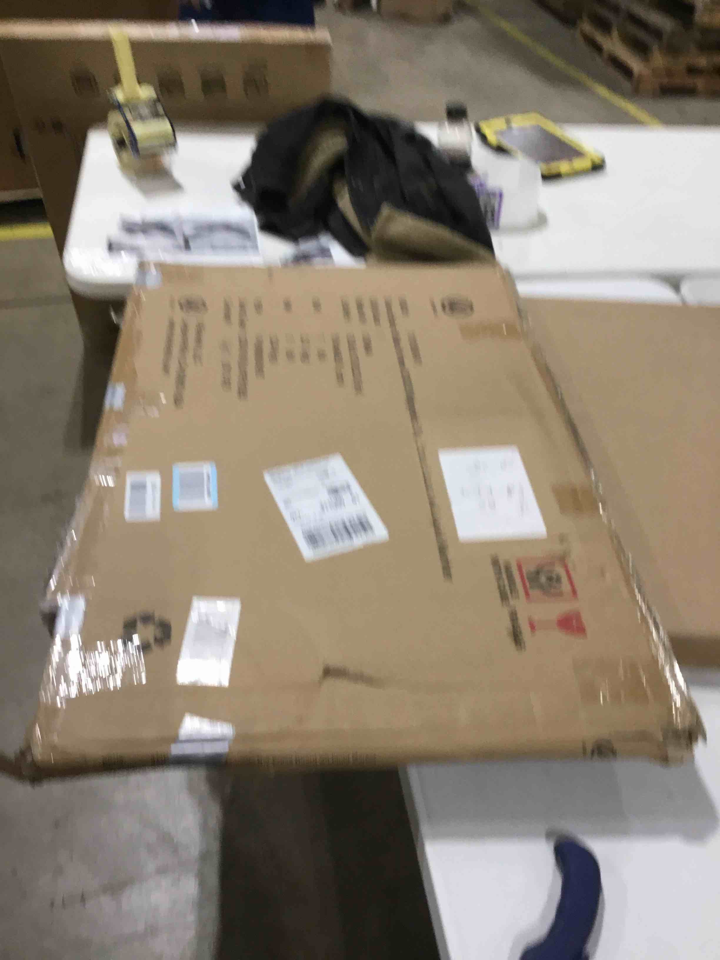 https://s3.amazonaws.com/lotting-images-prod/bidfta/PNK0361226_1730468496115.jpeg