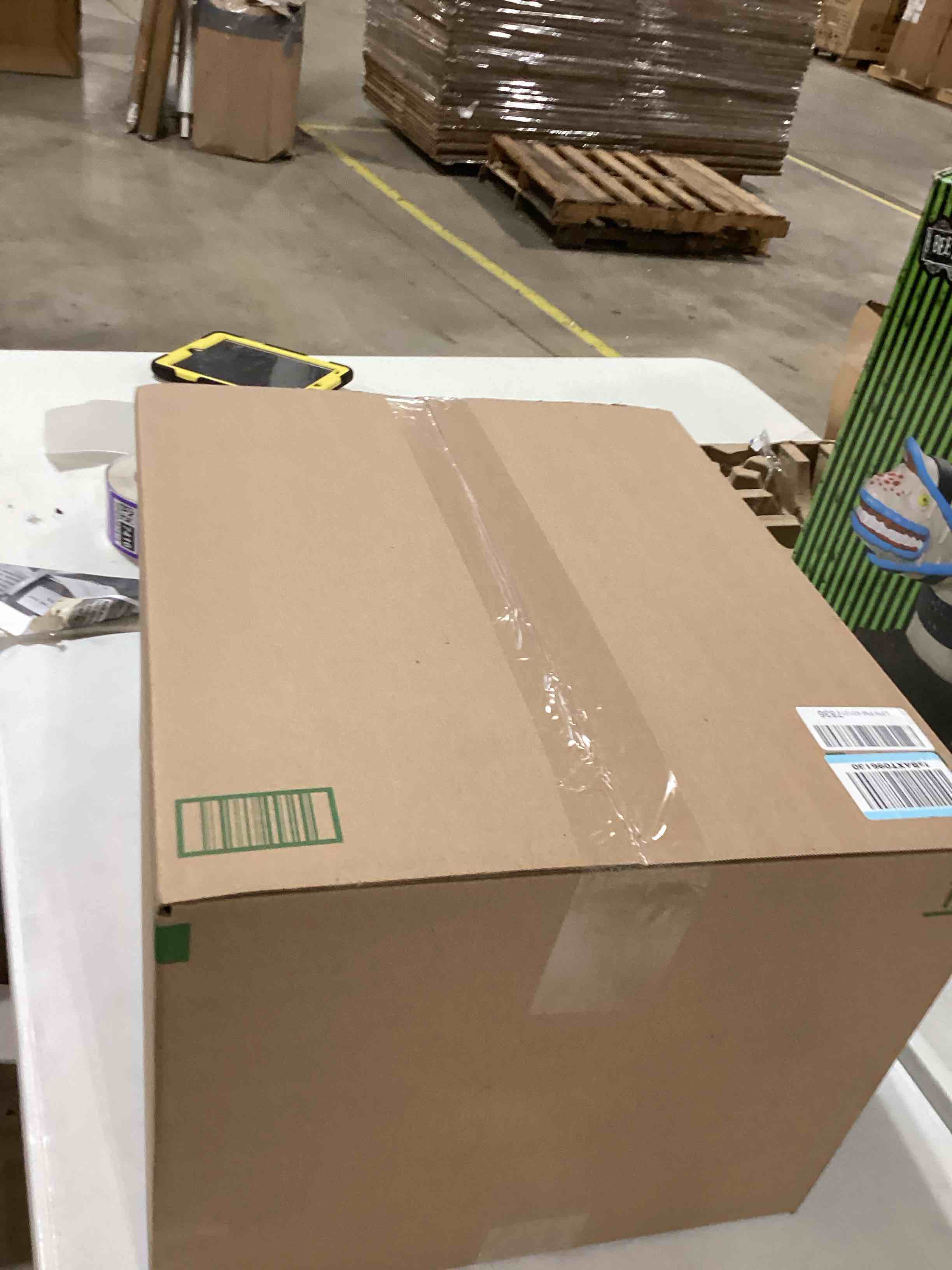 https://s3.amazonaws.com/lotting-images-prod/bidfta/PNK0361281_1730403591819.jpeg