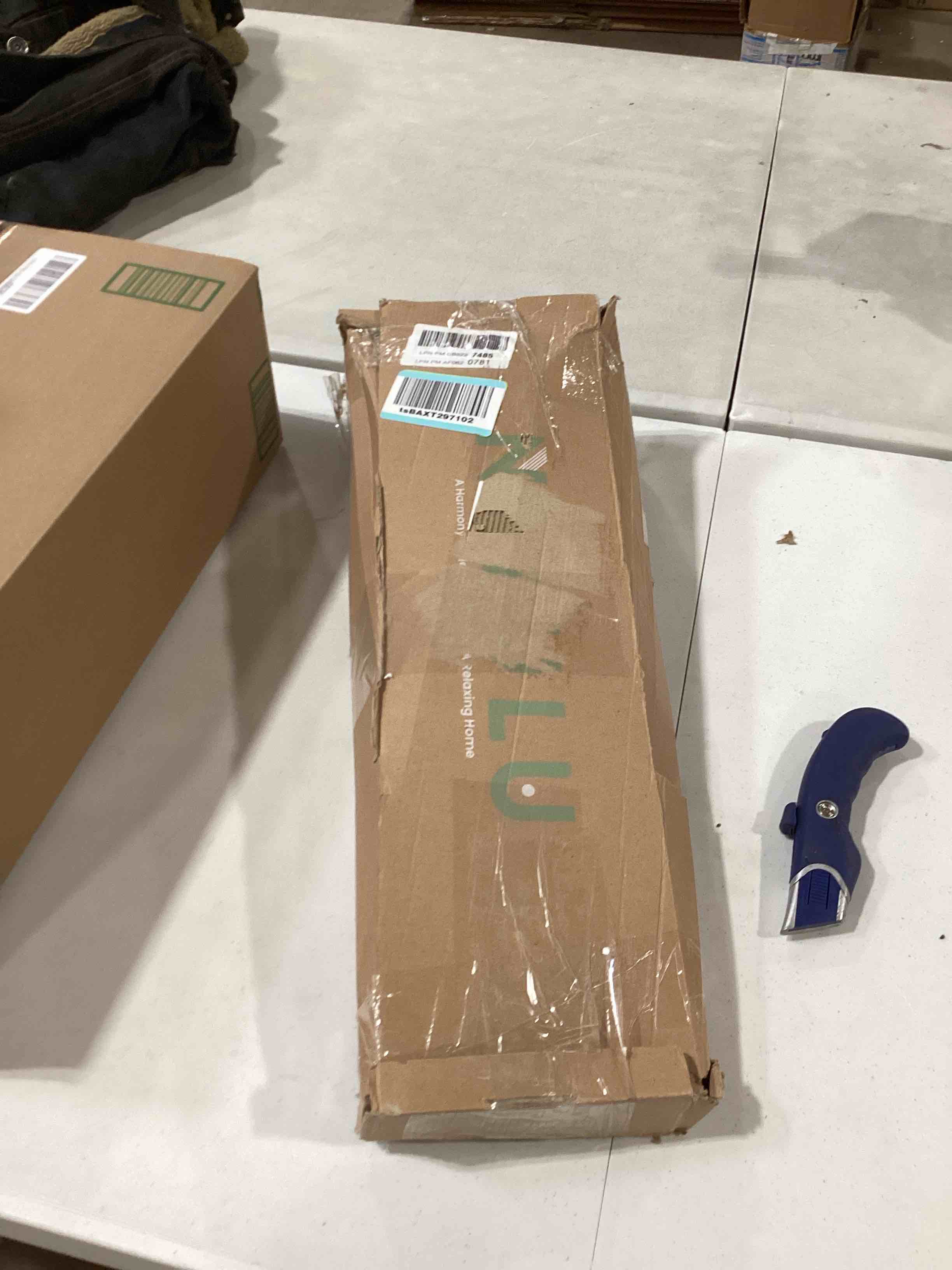 https://s3.amazonaws.com/lotting-images-prod/bidfta/PNK0361362_1730383019436.jpeg