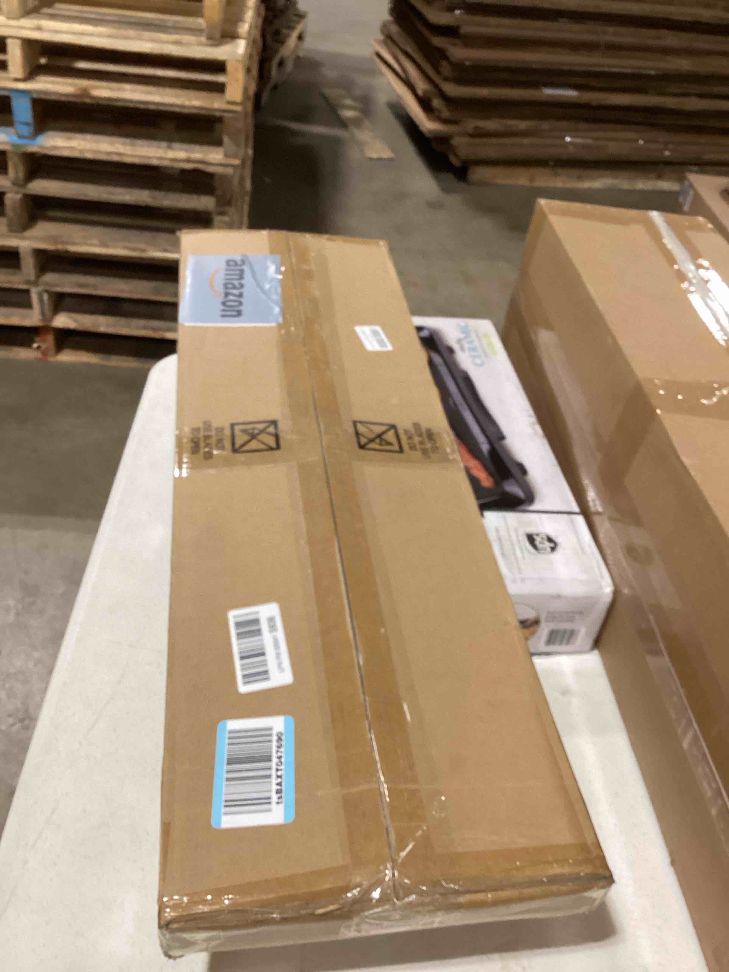 https://s3.amazonaws.com/lotting-images-prod/bidfta/PNK0361517_1730287880230.jpeg