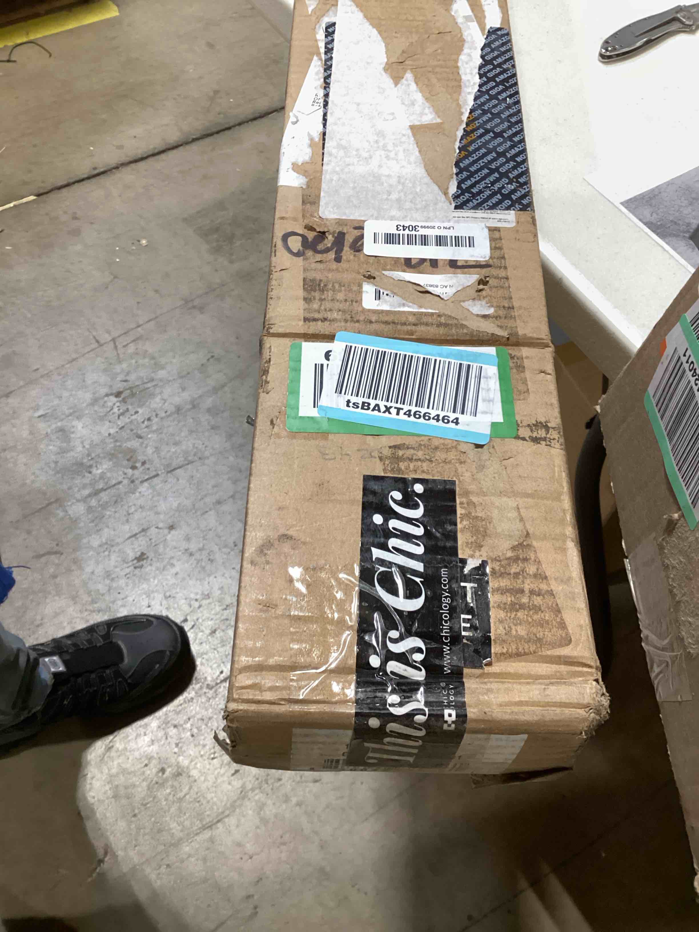 https://s3.amazonaws.com/lotting-images-prod/bidfta/PNK0361719_1729691594354.jpeg