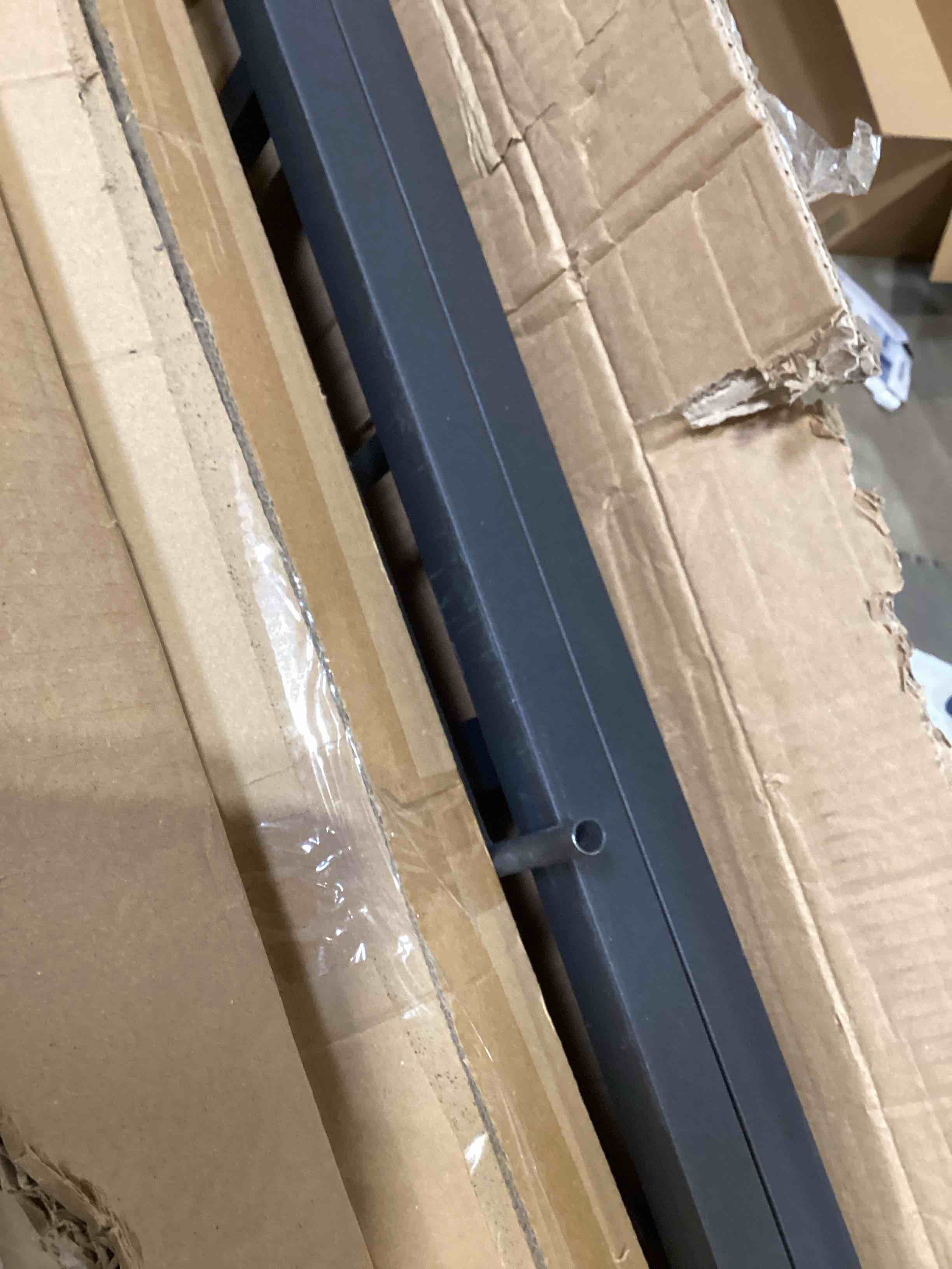 https://s3.amazonaws.com/lotting-images-prod/bidfta/PNK0361811_1729612224865.jpeg
