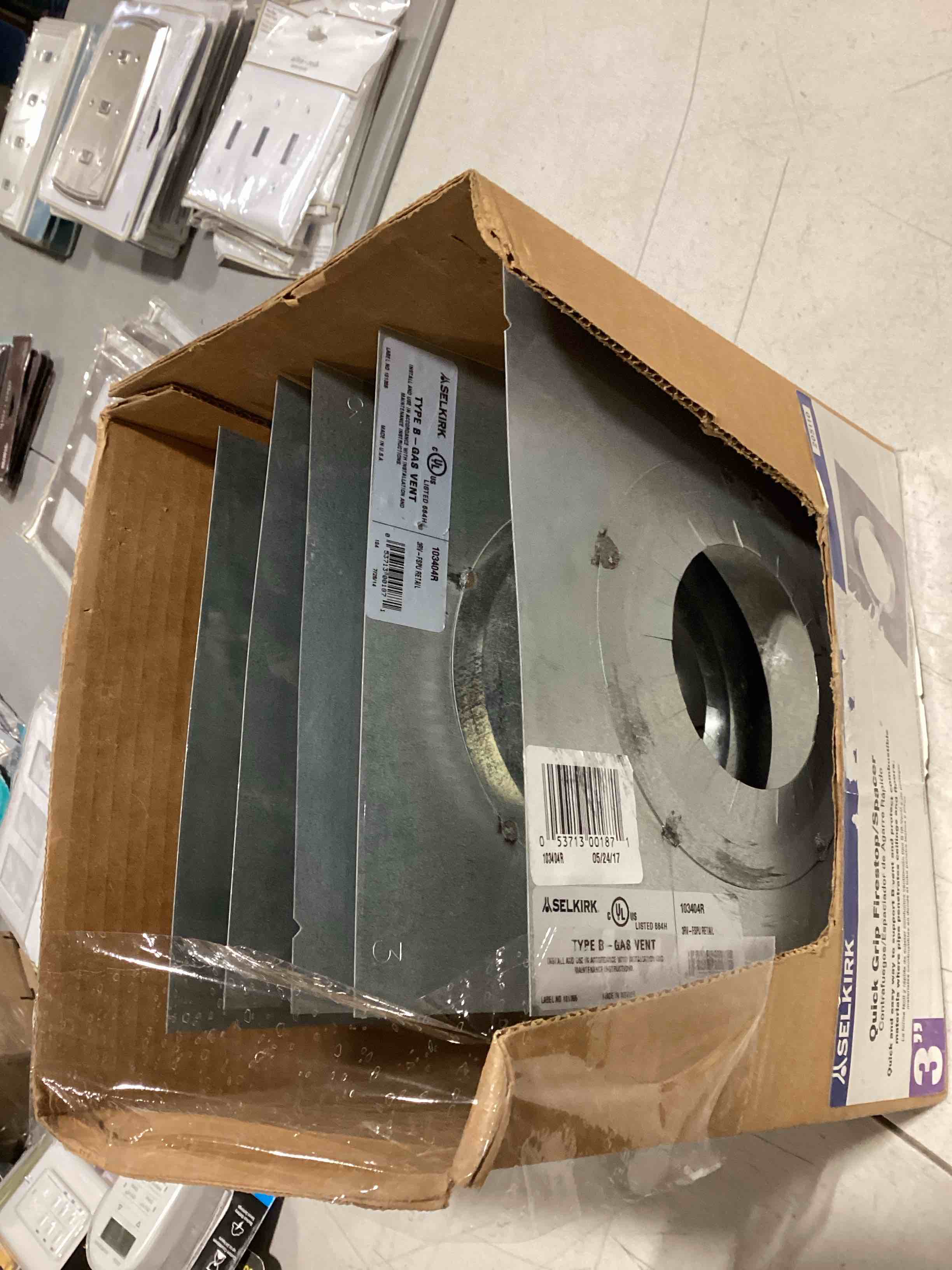 https://s3.amazonaws.com/lotting-images-prod/bidfta/PNK0362112_1733928961539.jpeg
