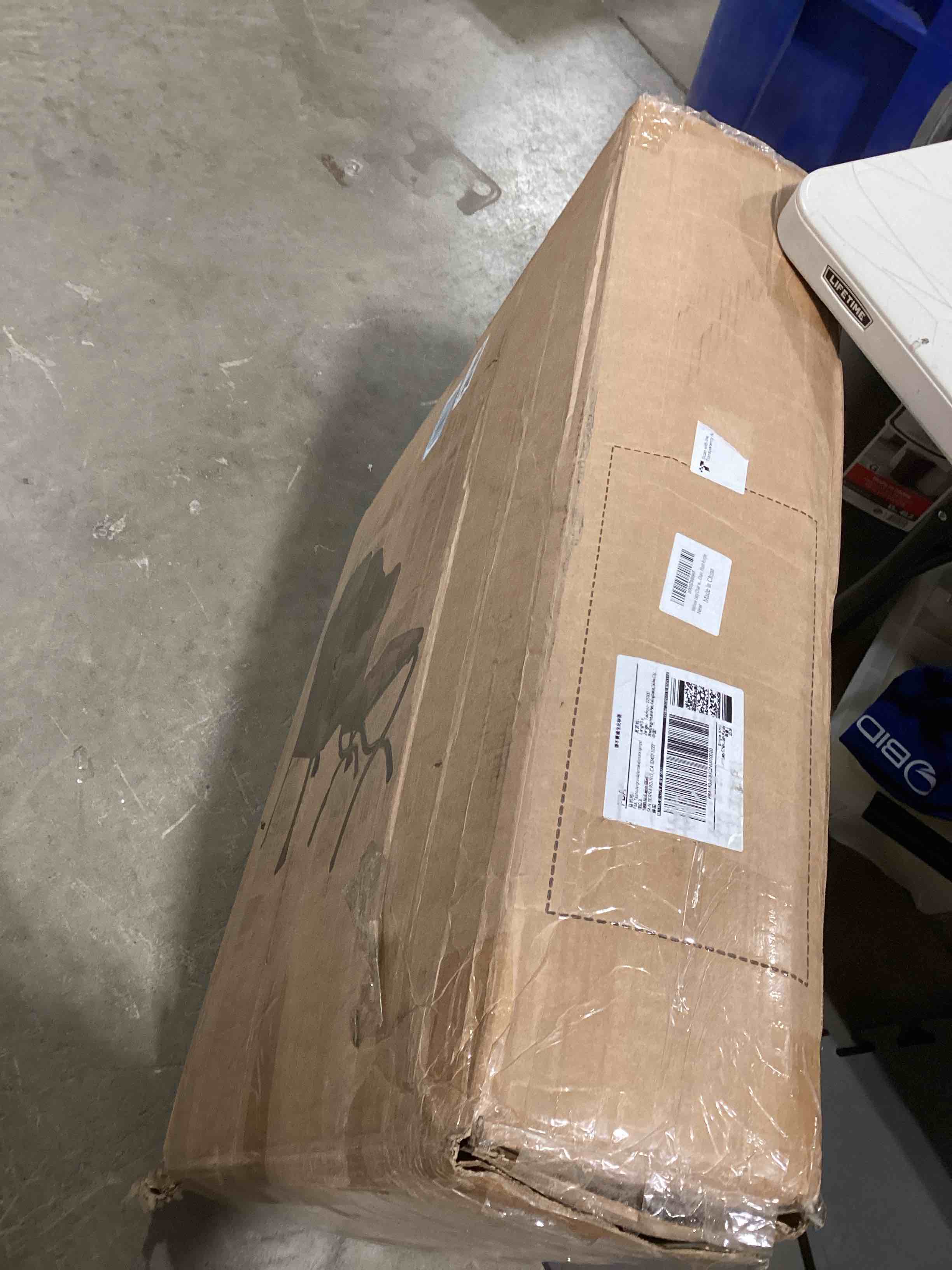 https://s3.amazonaws.com/lotting-images-prod/bidfta/PNK0362303_1733758549417.jpeg