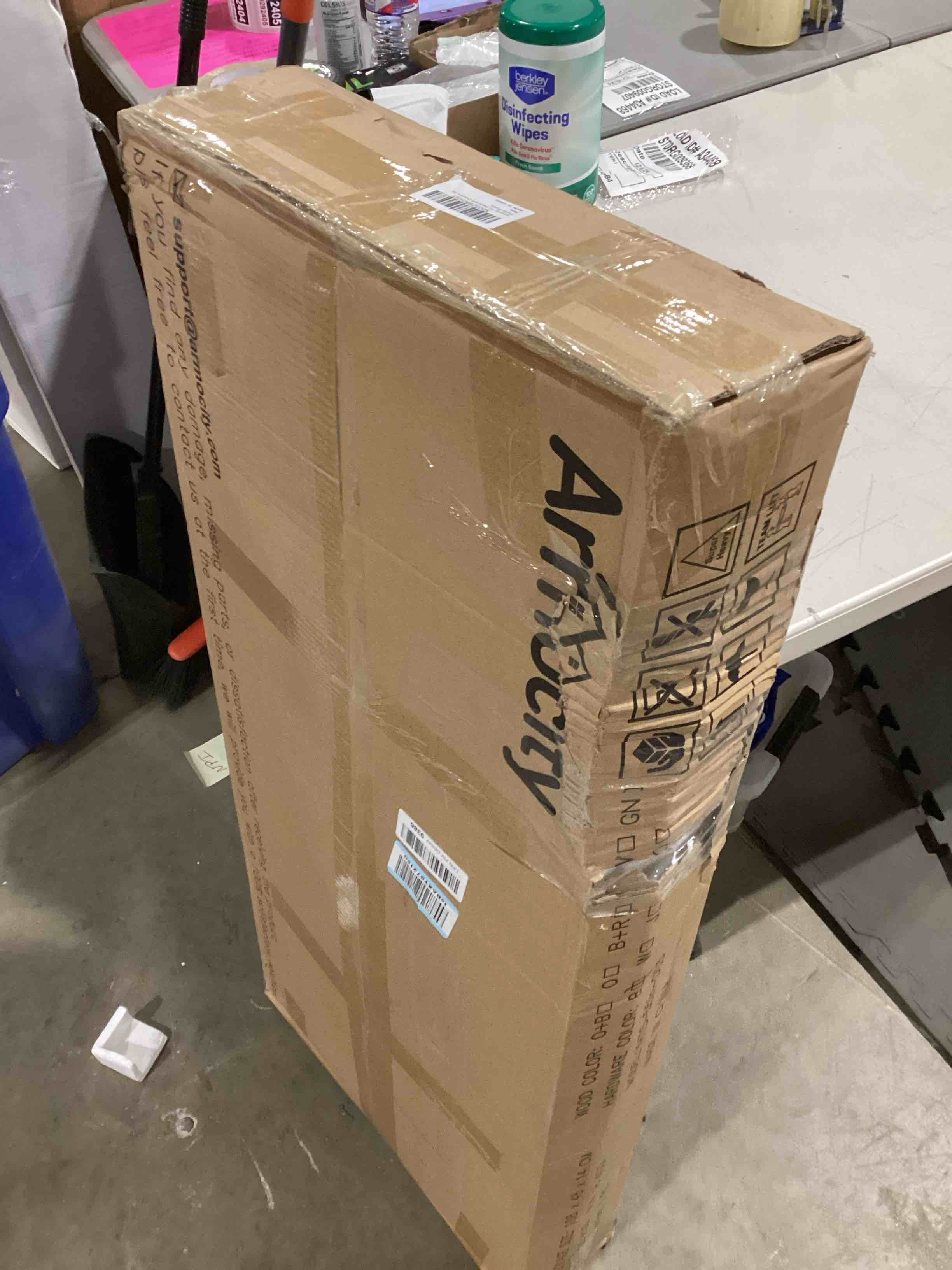 https://s3.amazonaws.com/lotting-images-prod/bidfta/PNK0362306_1733758332213.jpeg