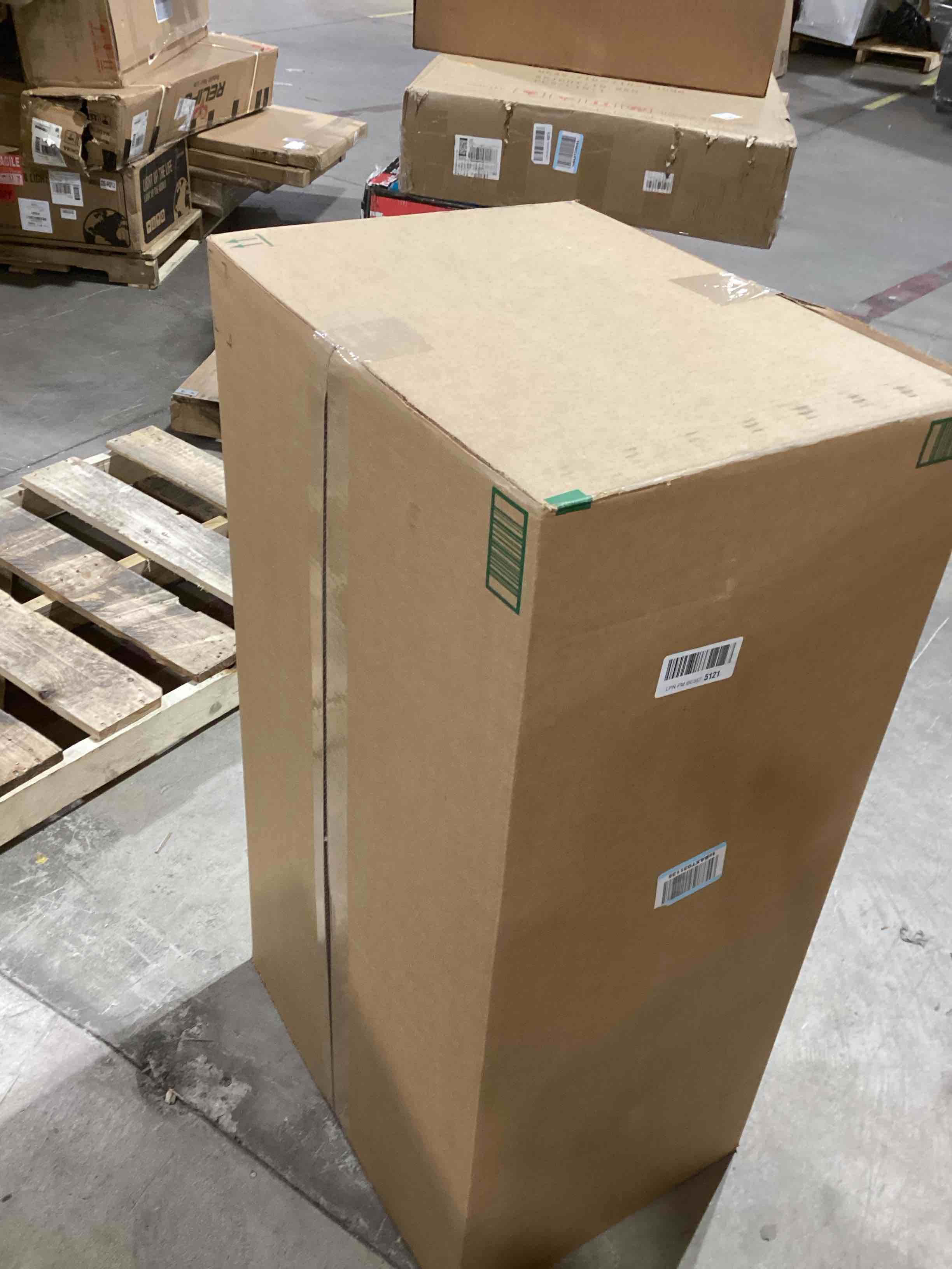 https://s3.amazonaws.com/lotting-images-prod/bidfta/PNK0362342_1733752832474.jpeg