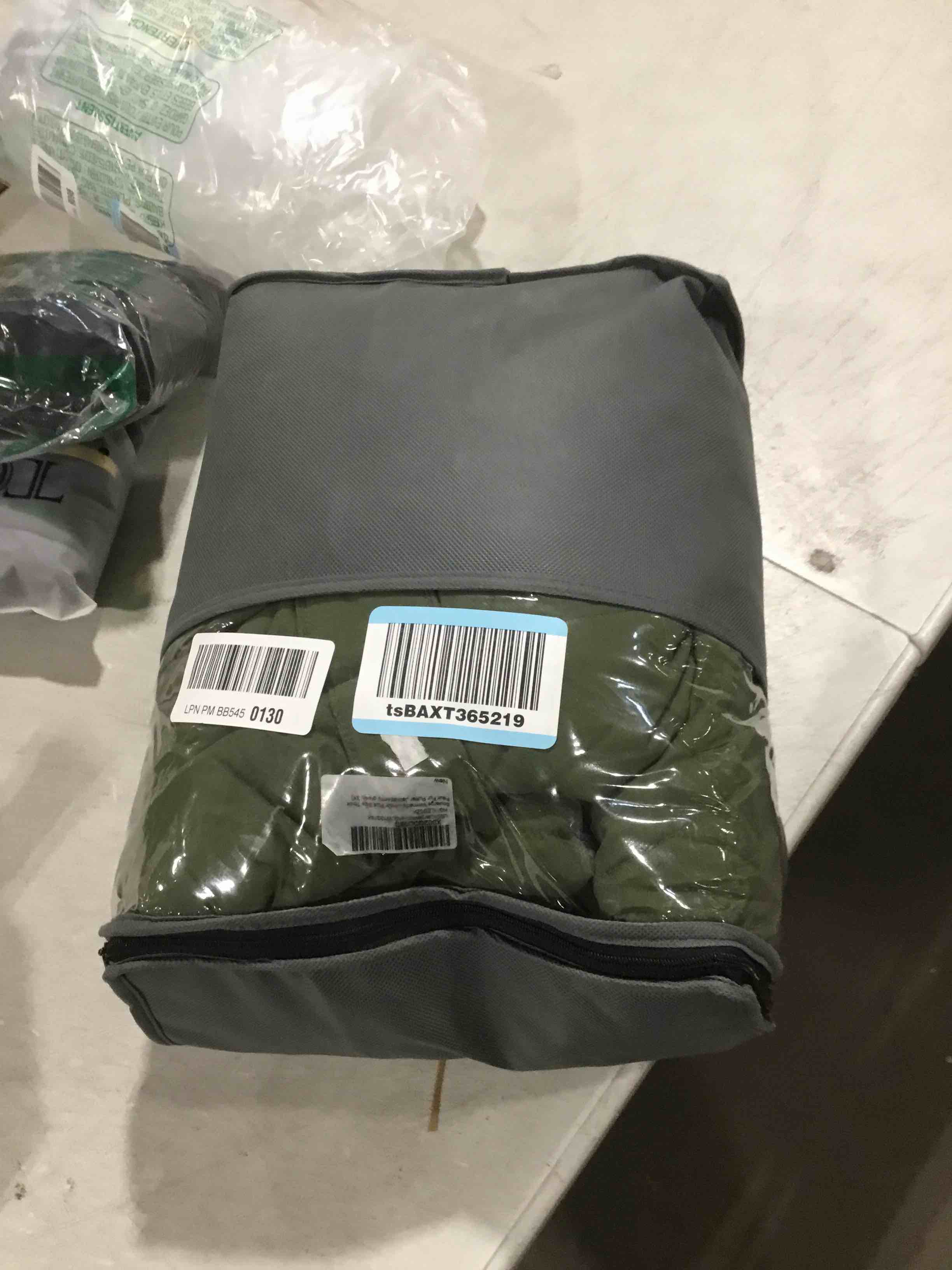 https://s3.amazonaws.com/lotting-images-prod/bidfta/PNK0364152_1730903515095.jpeg