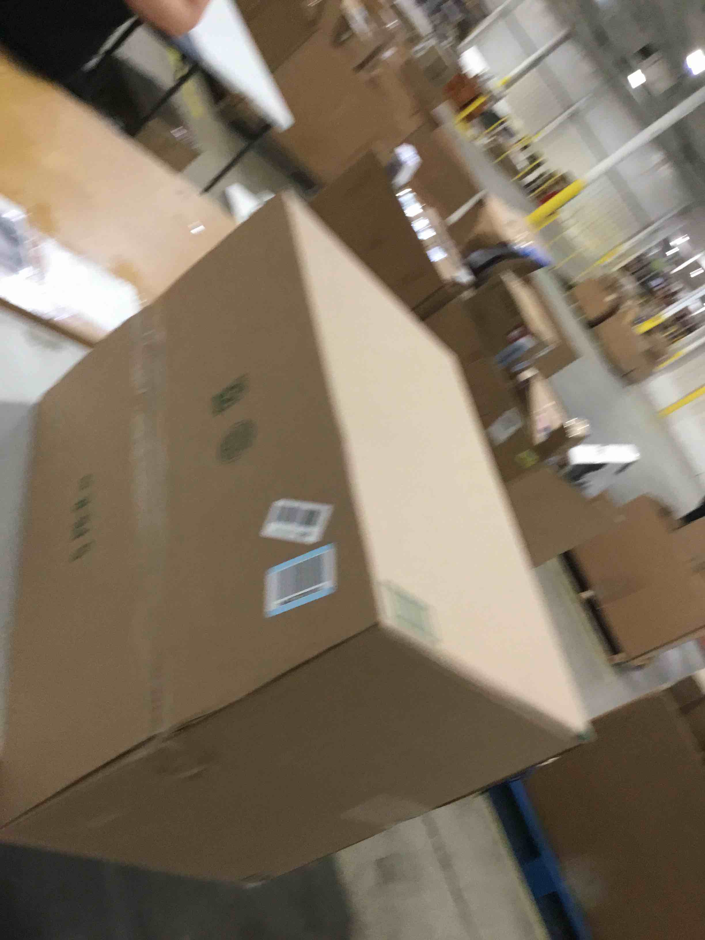 https://s3.amazonaws.com/lotting-images-prod/bidfta/PNK0364328_1730732038105.jpeg
