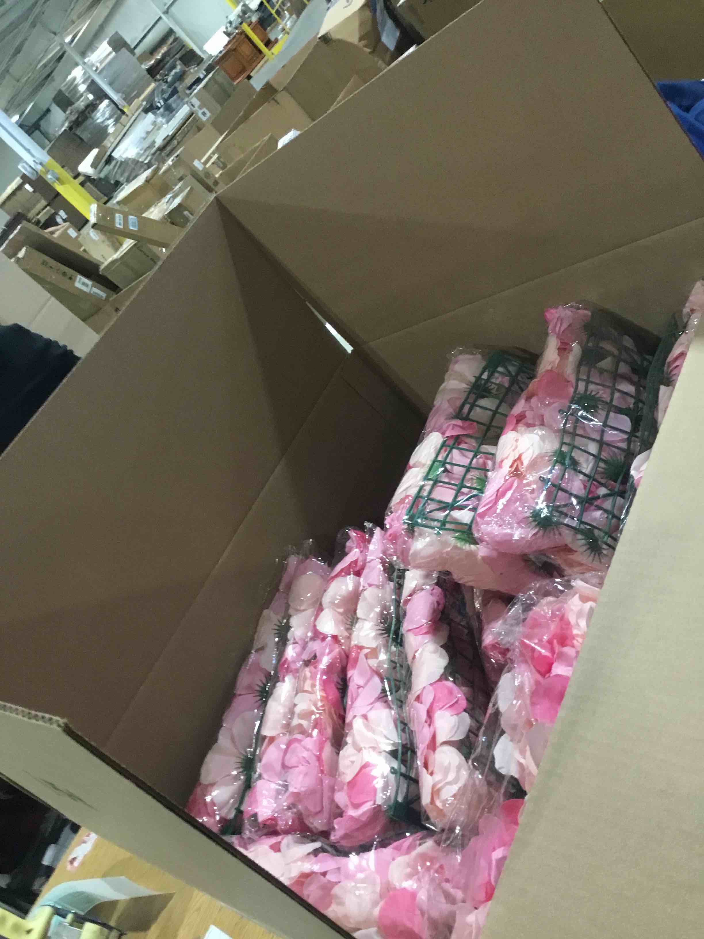 https://s3.amazonaws.com/lotting-images-prod/bidfta/PNK0364328_1730732064228.jpeg