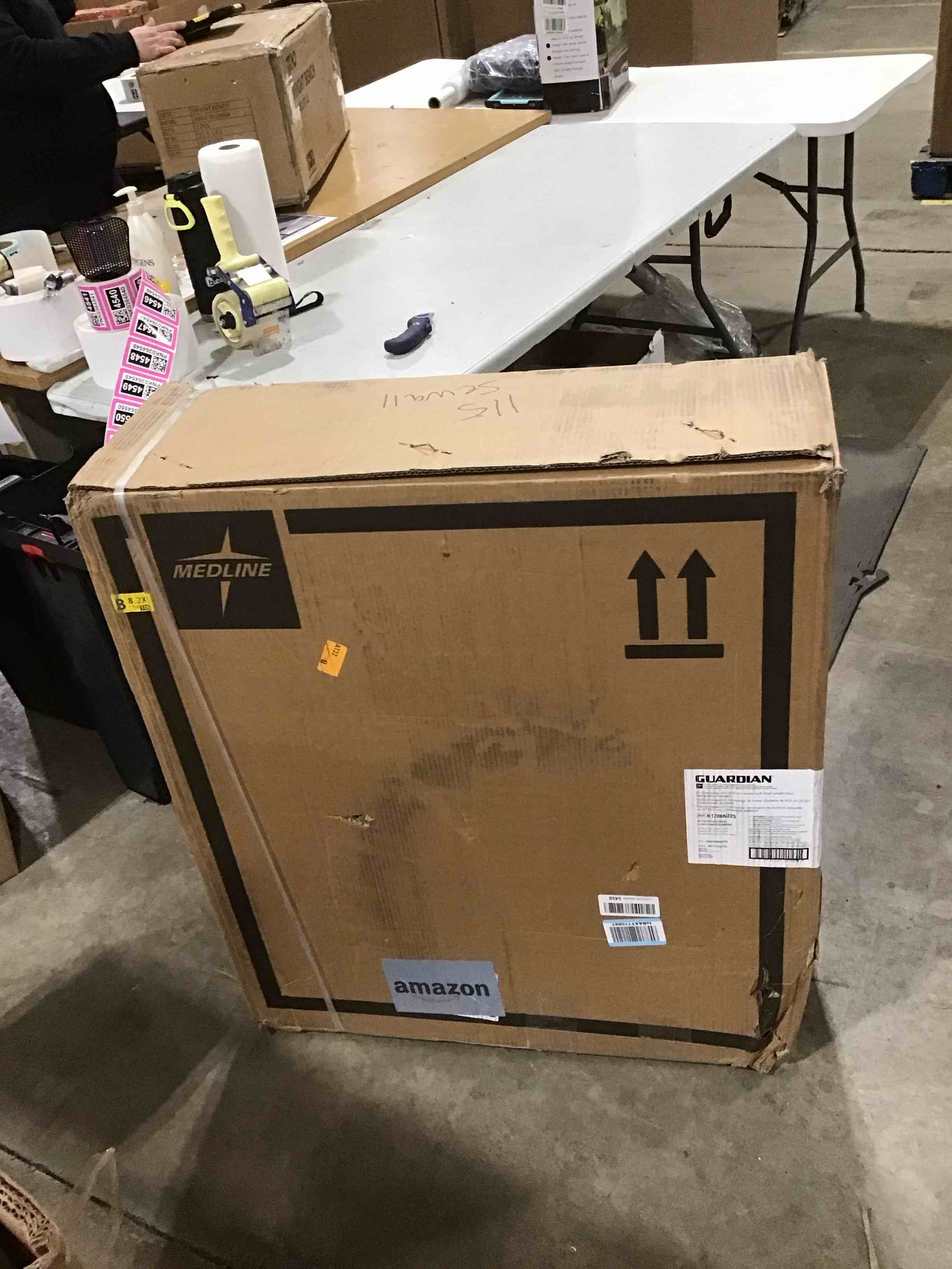 https://s3.amazonaws.com/lotting-images-prod/bidfta/PNK0364553_1730460603970.jpeg