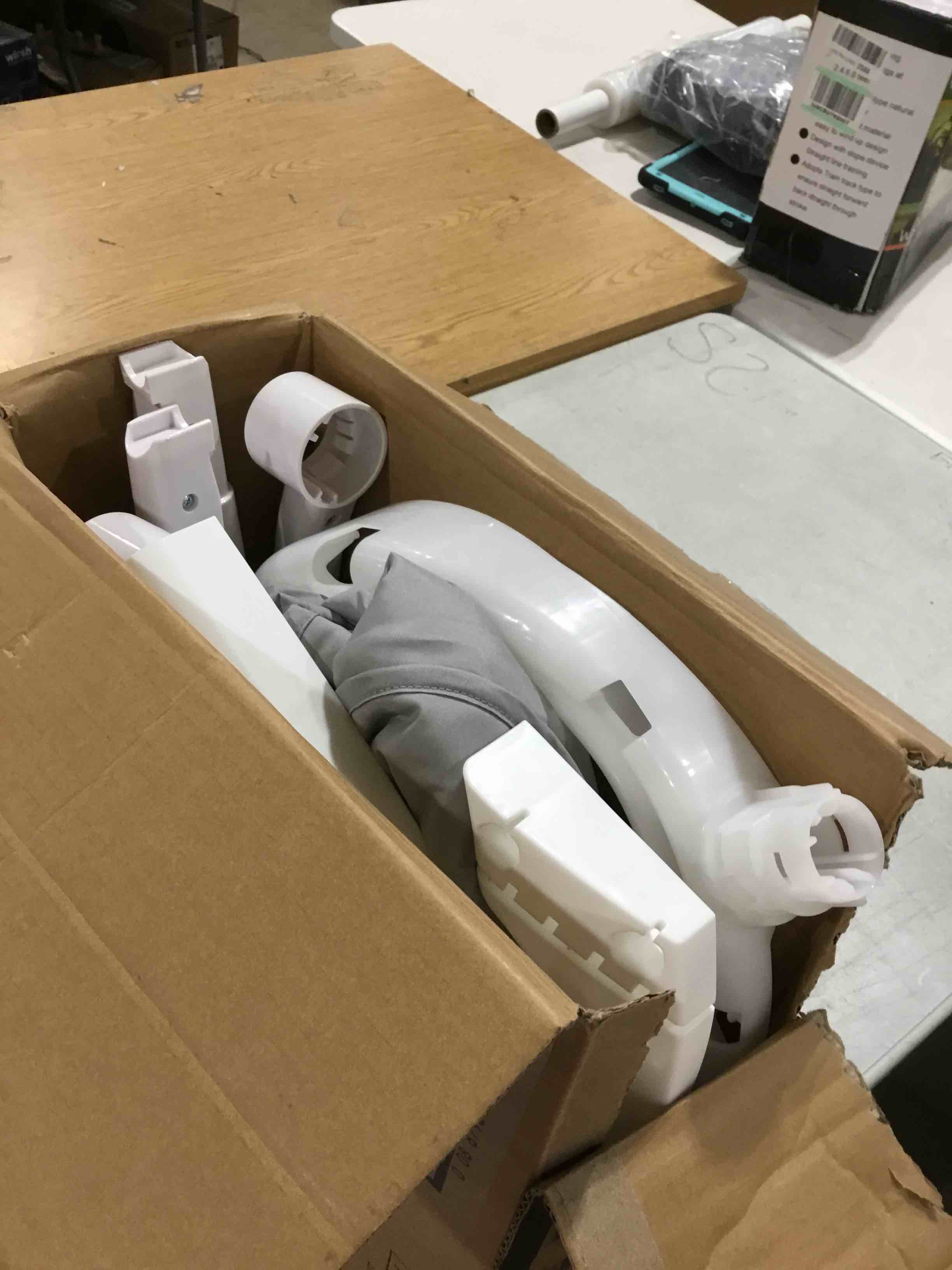 https://s3.amazonaws.com/lotting-images-prod/bidfta/PNK0364565_1730405142876.jpeg