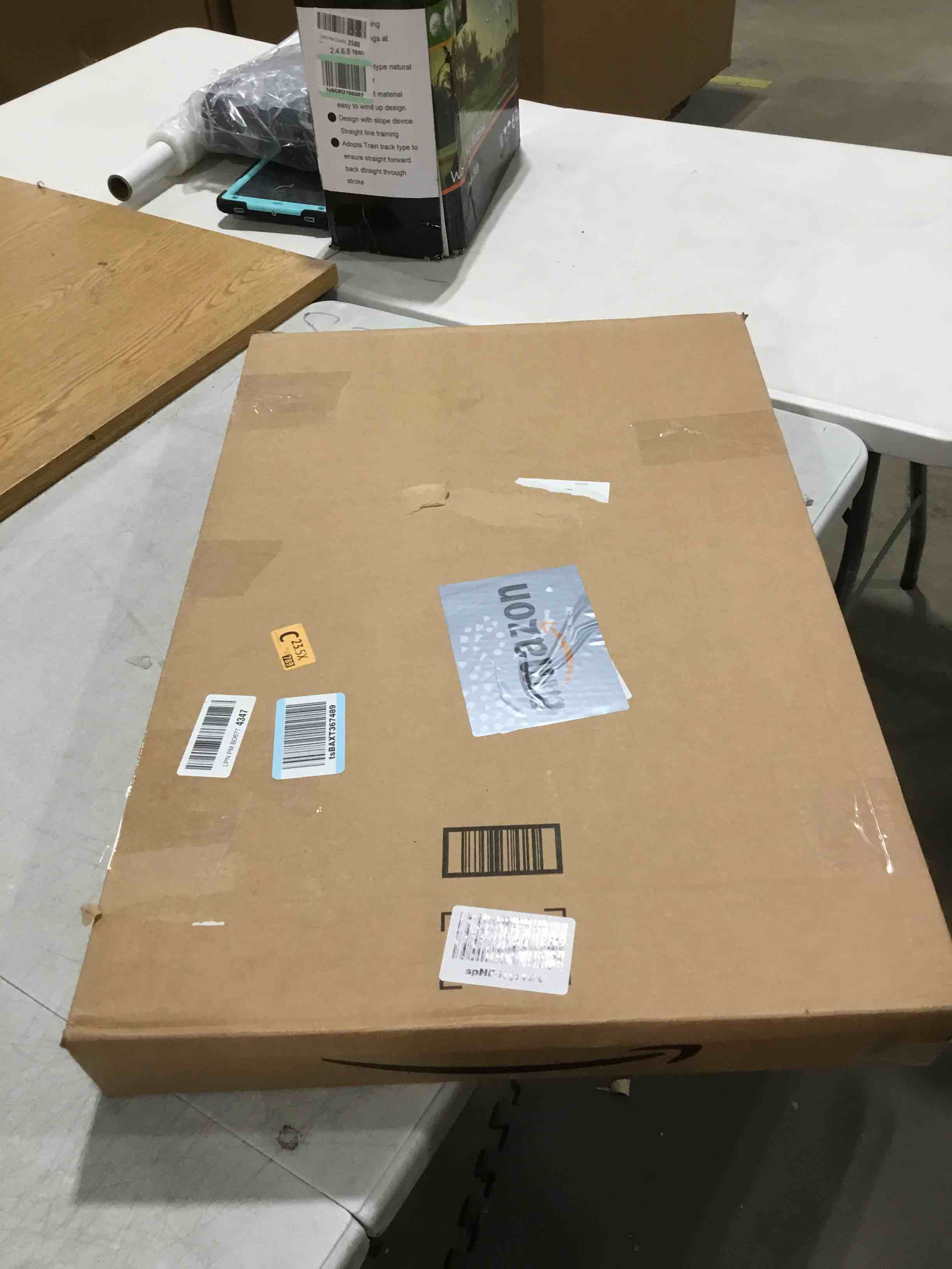 https://s3.amazonaws.com/lotting-images-prod/bidfta/PNK0364571_1730404143191.jpeg