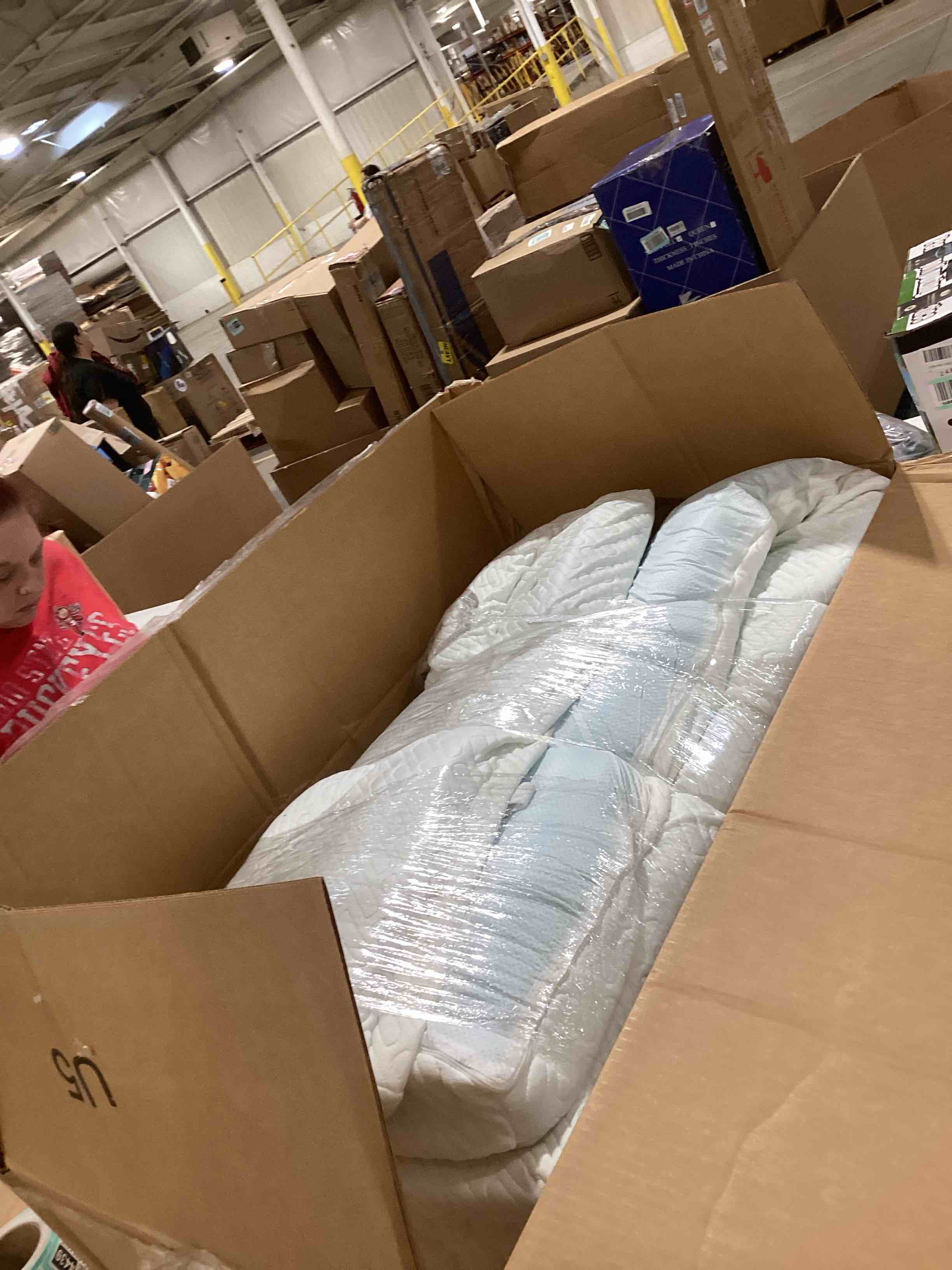 https://s3.amazonaws.com/lotting-images-prod/bidfta/PNK0364659_1730380959714.jpeg