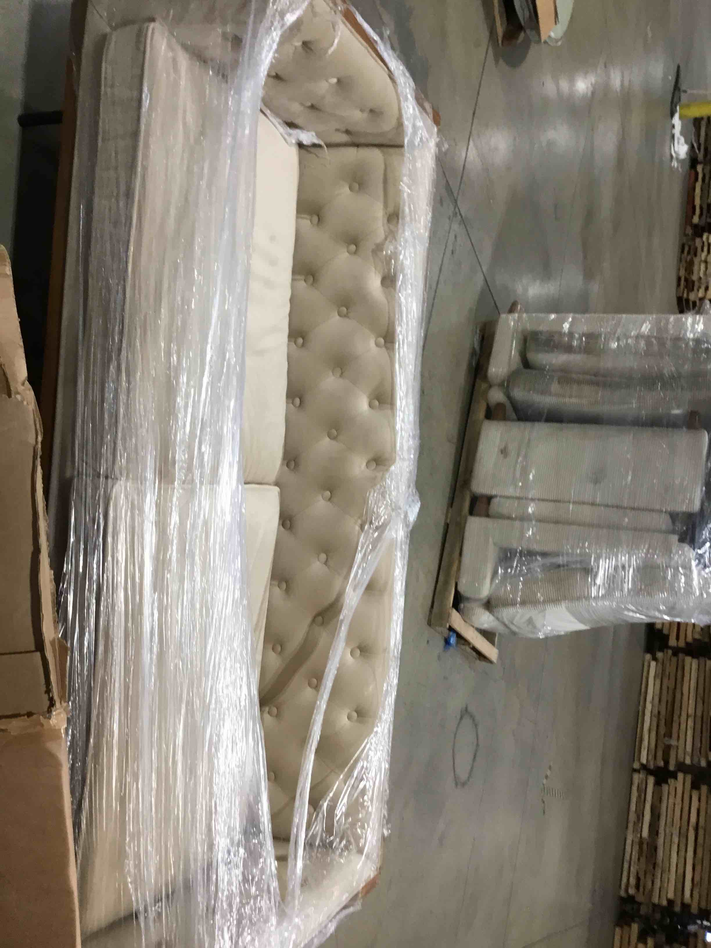 https://s3.amazonaws.com/lotting-images-prod/bidfta/PNK0364920_1730209799549.jpeg