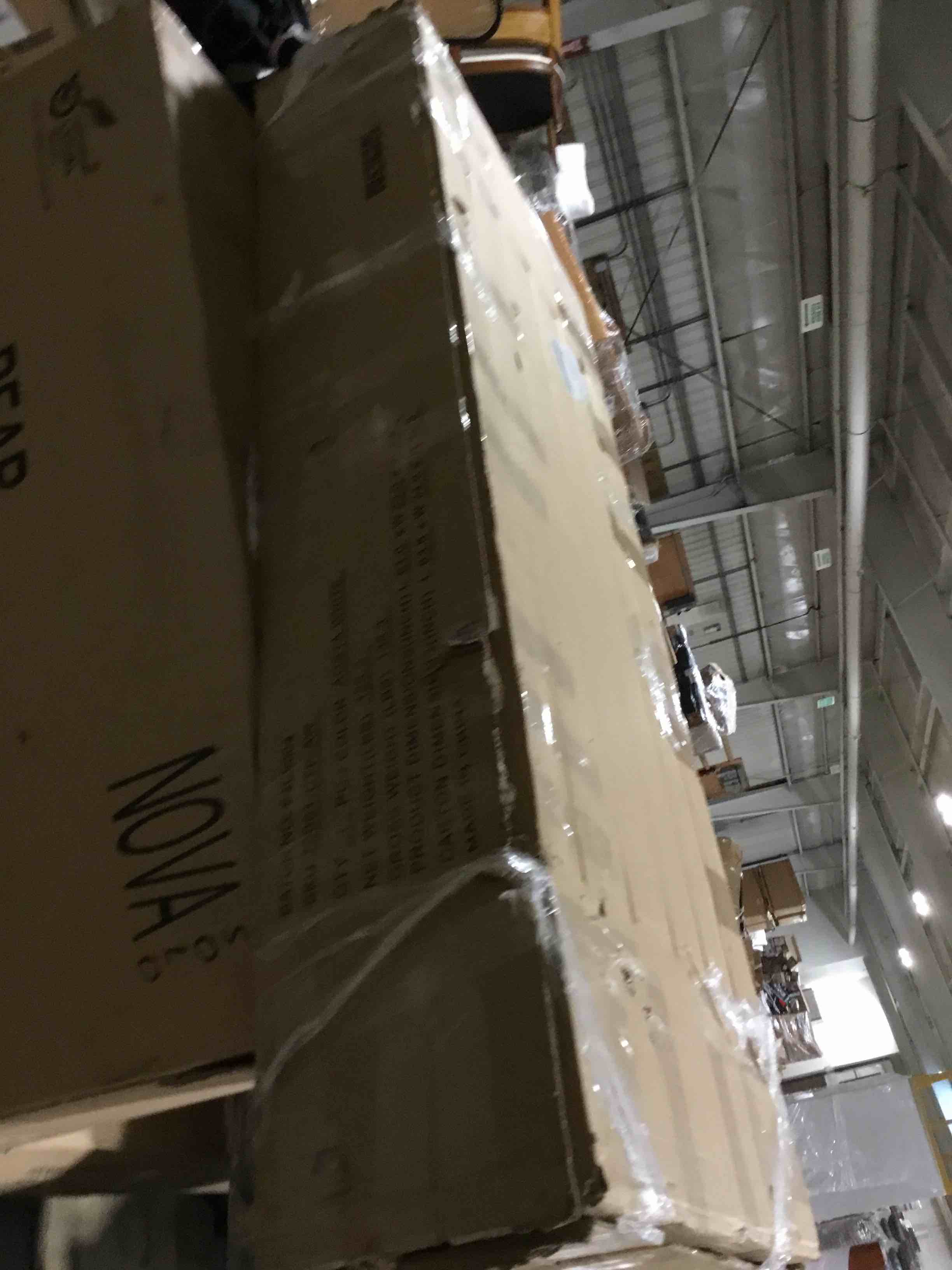 https://s3.amazonaws.com/lotting-images-prod/bidfta/PNK0365098_1729859640521.jpeg