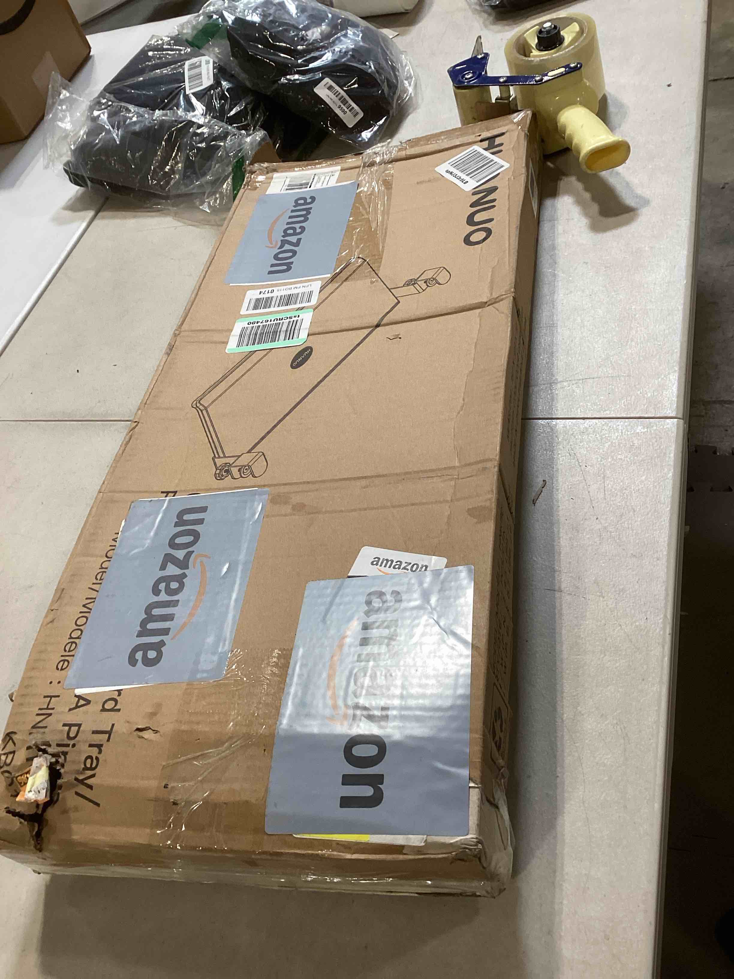 https://s3.amazonaws.com/lotting-images-prod/bidfta/PNK0365865_1728922420902.jpeg