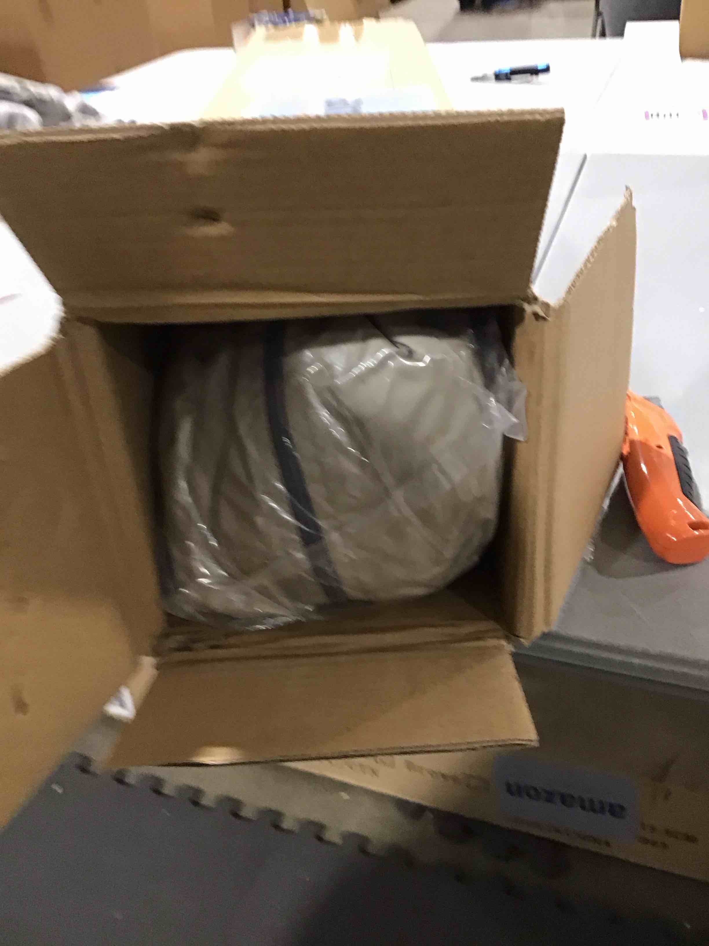 https://s3.amazonaws.com/lotting-images-prod/bidfta/PNK0367282_1730377583009.jpeg
