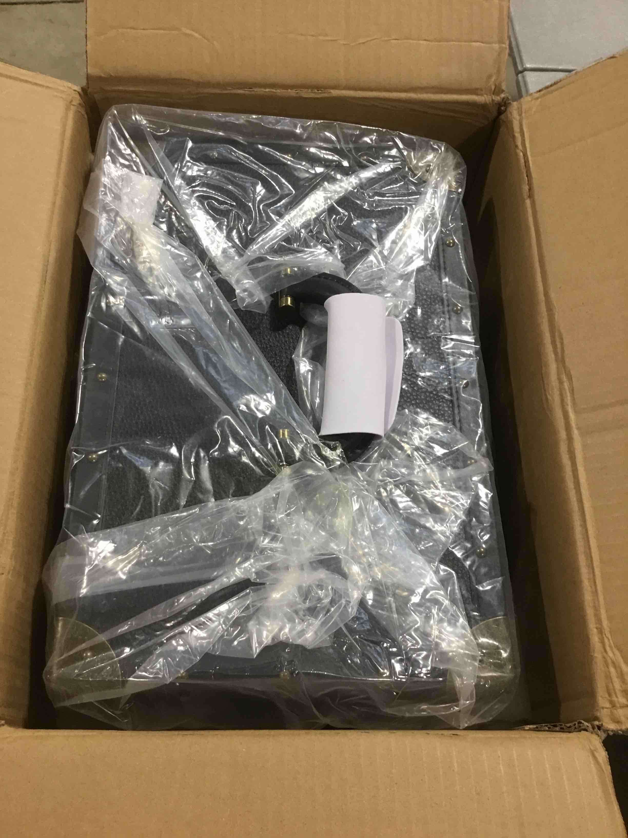 https://s3.amazonaws.com/lotting-images-prod/bidfta/PNK0367391_1730290885679.jpeg
