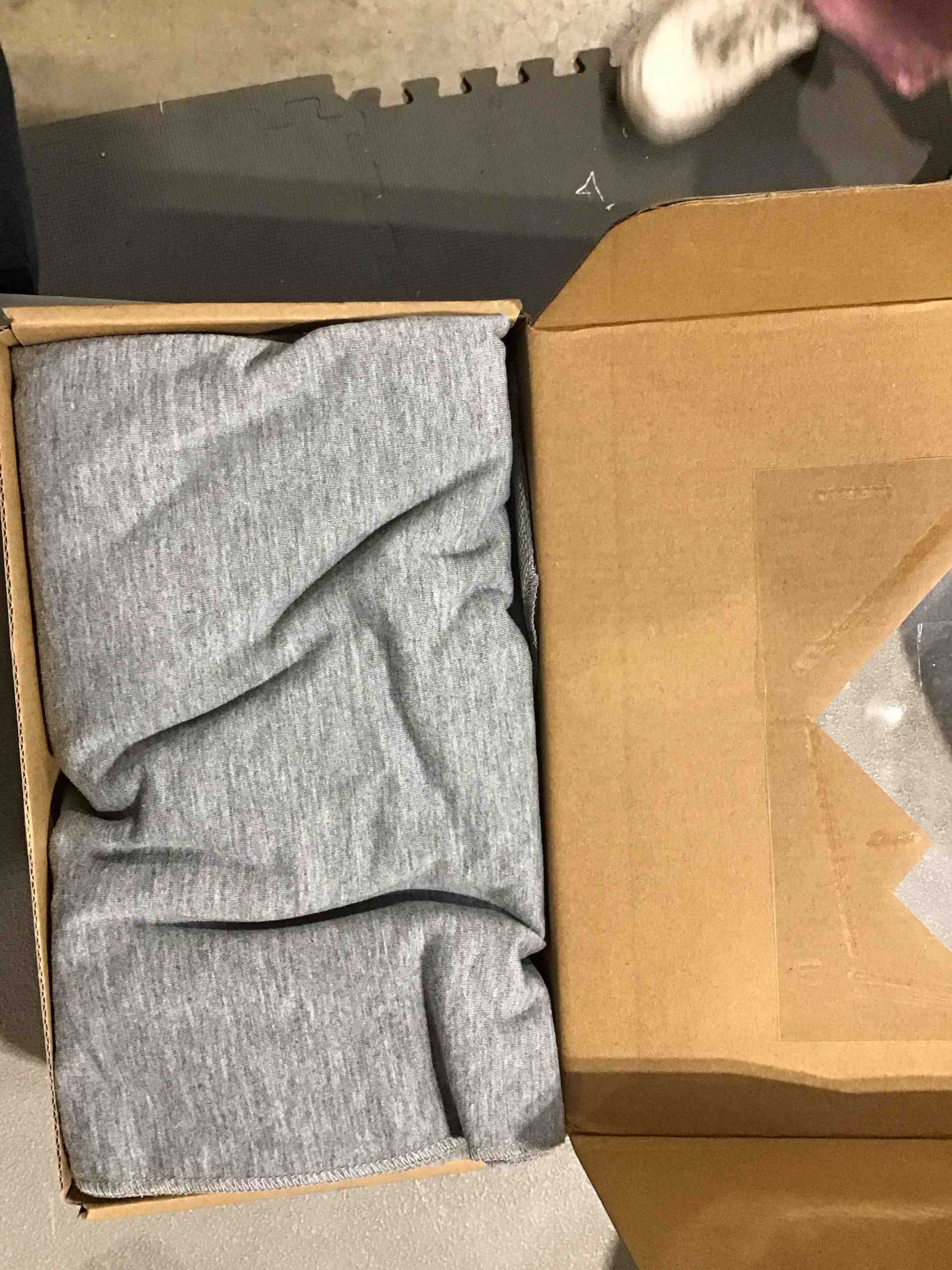 https://s3.amazonaws.com/lotting-images-prod/bidfta/PNK0367423_1730212133538.jpeg