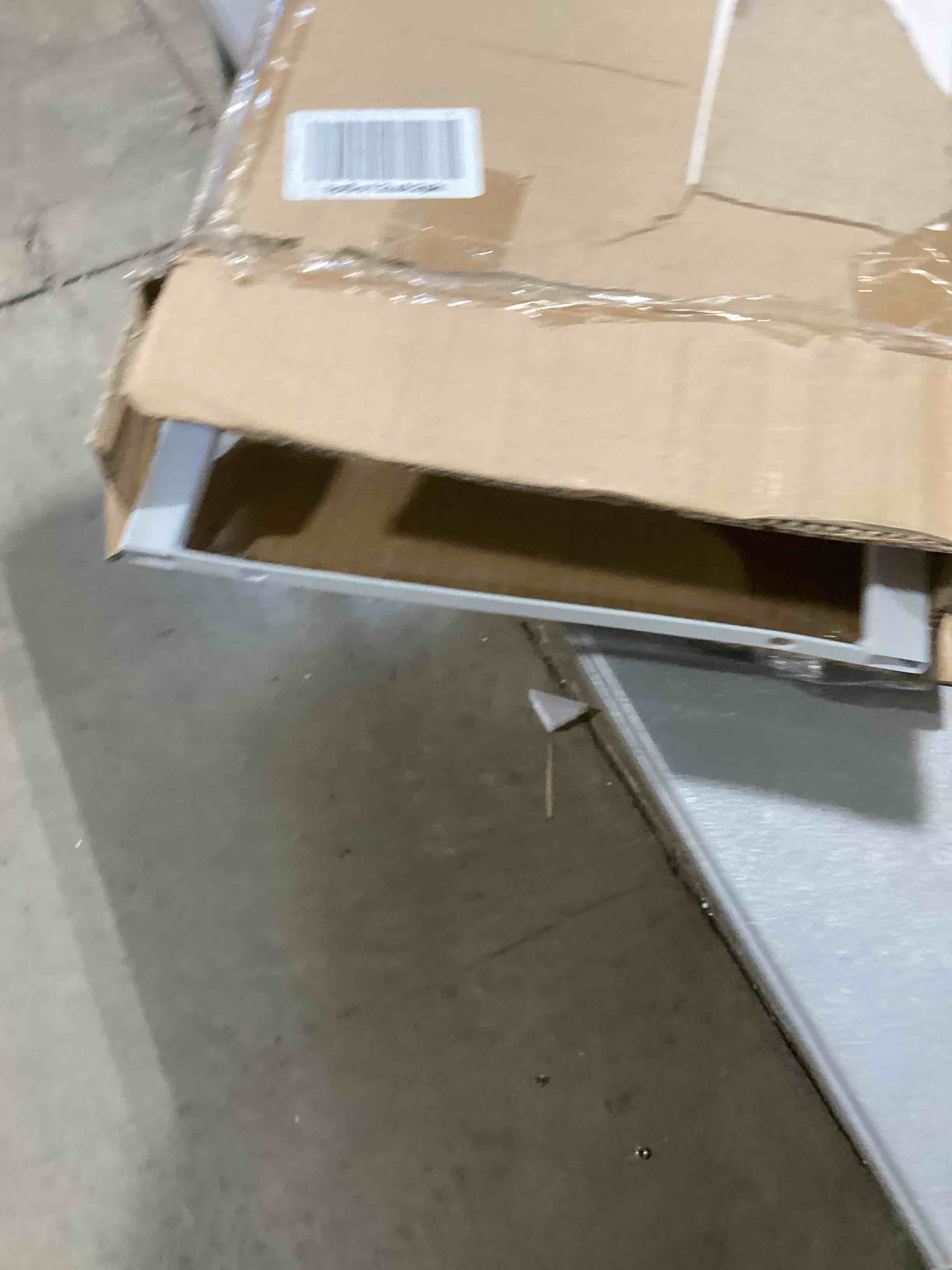 https://s3.amazonaws.com/lotting-images-prod/bidfta/PNK0367869_1729688670107.jpeg