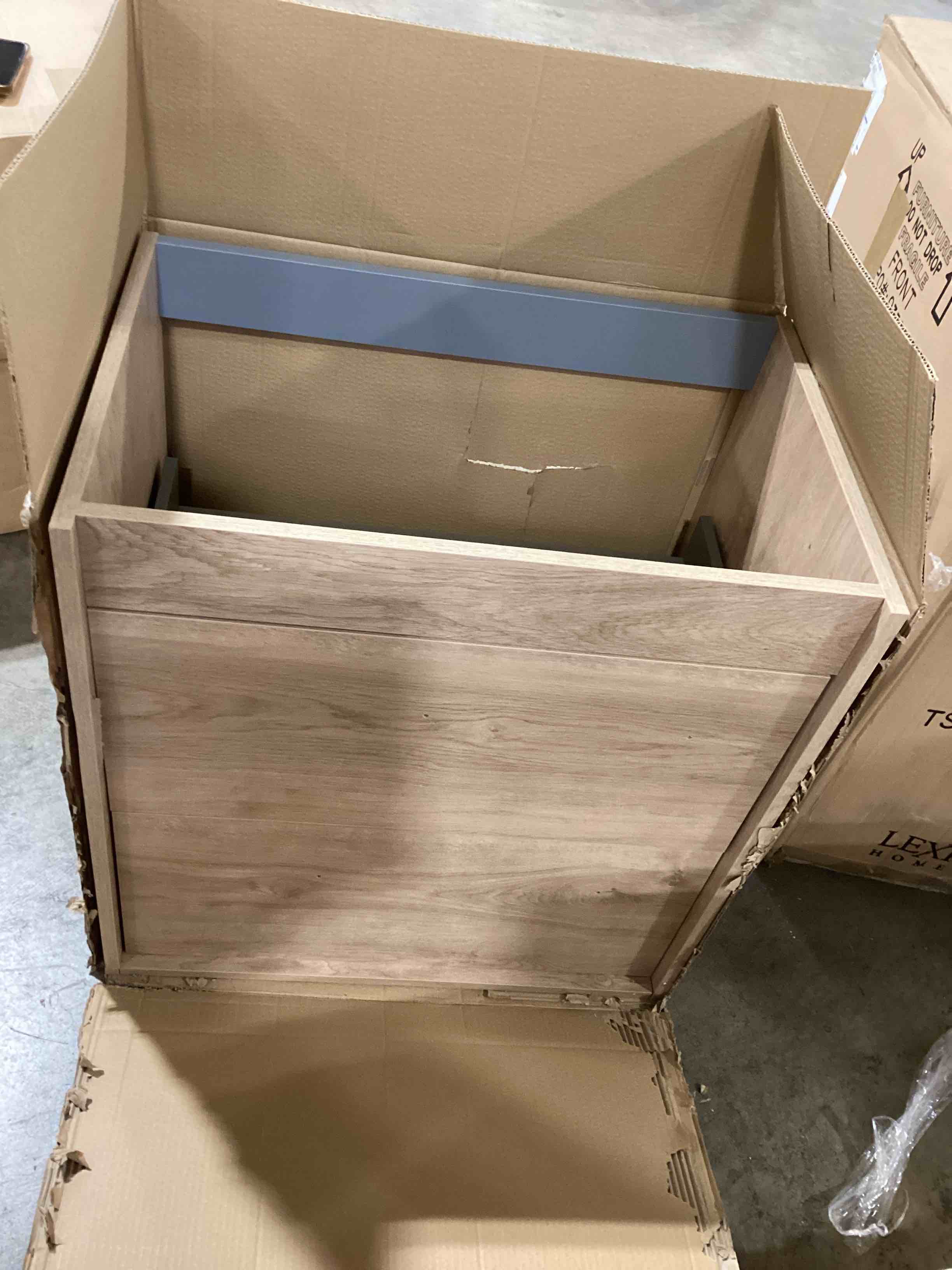 https://s3.amazonaws.com/lotting-images-prod/bidfta/PNK0368142_1733342627819.jpeg