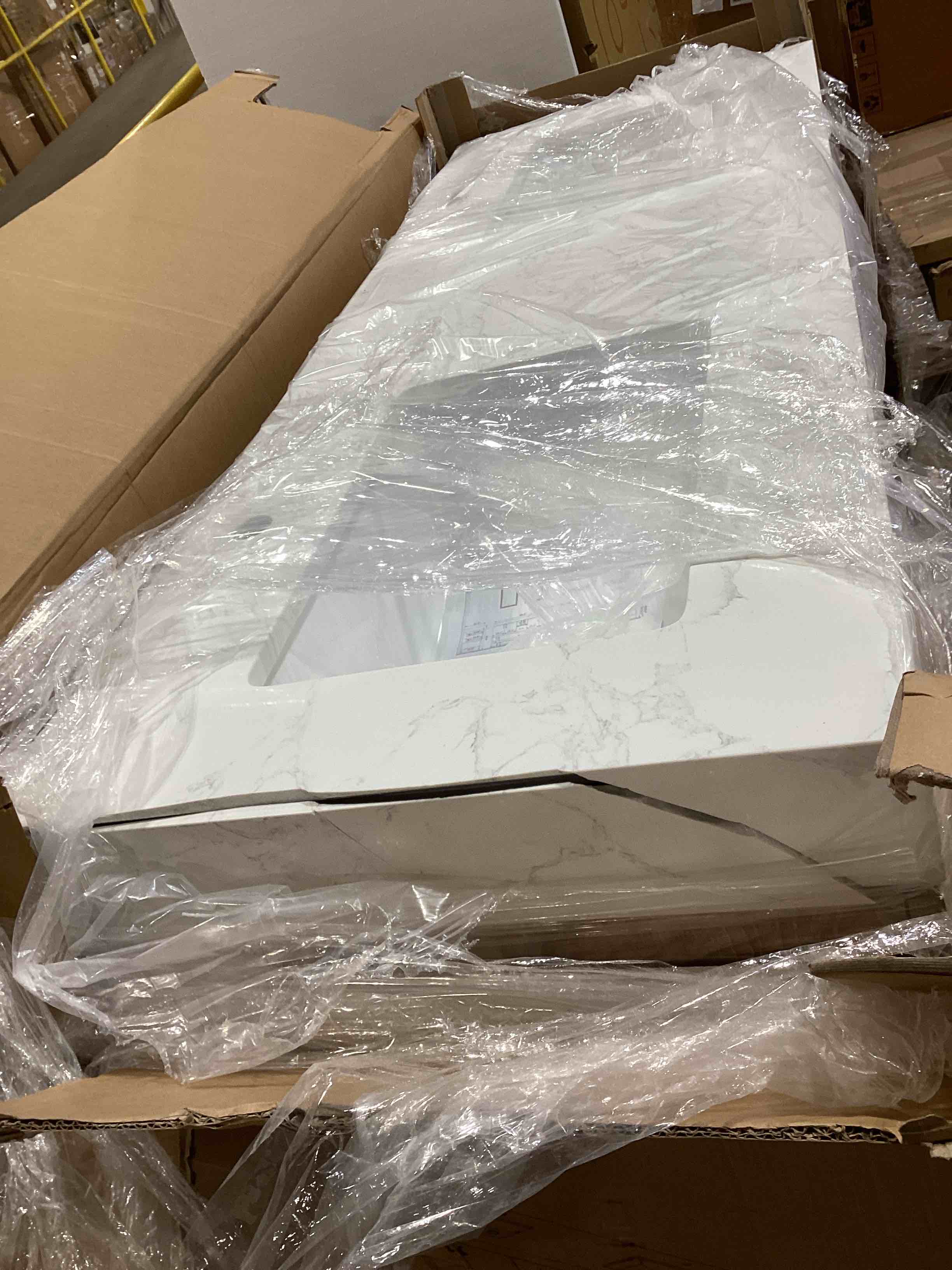 https://s3.amazonaws.com/lotting-images-prod/bidfta/PNK0368238_1733243728701.jpeg
