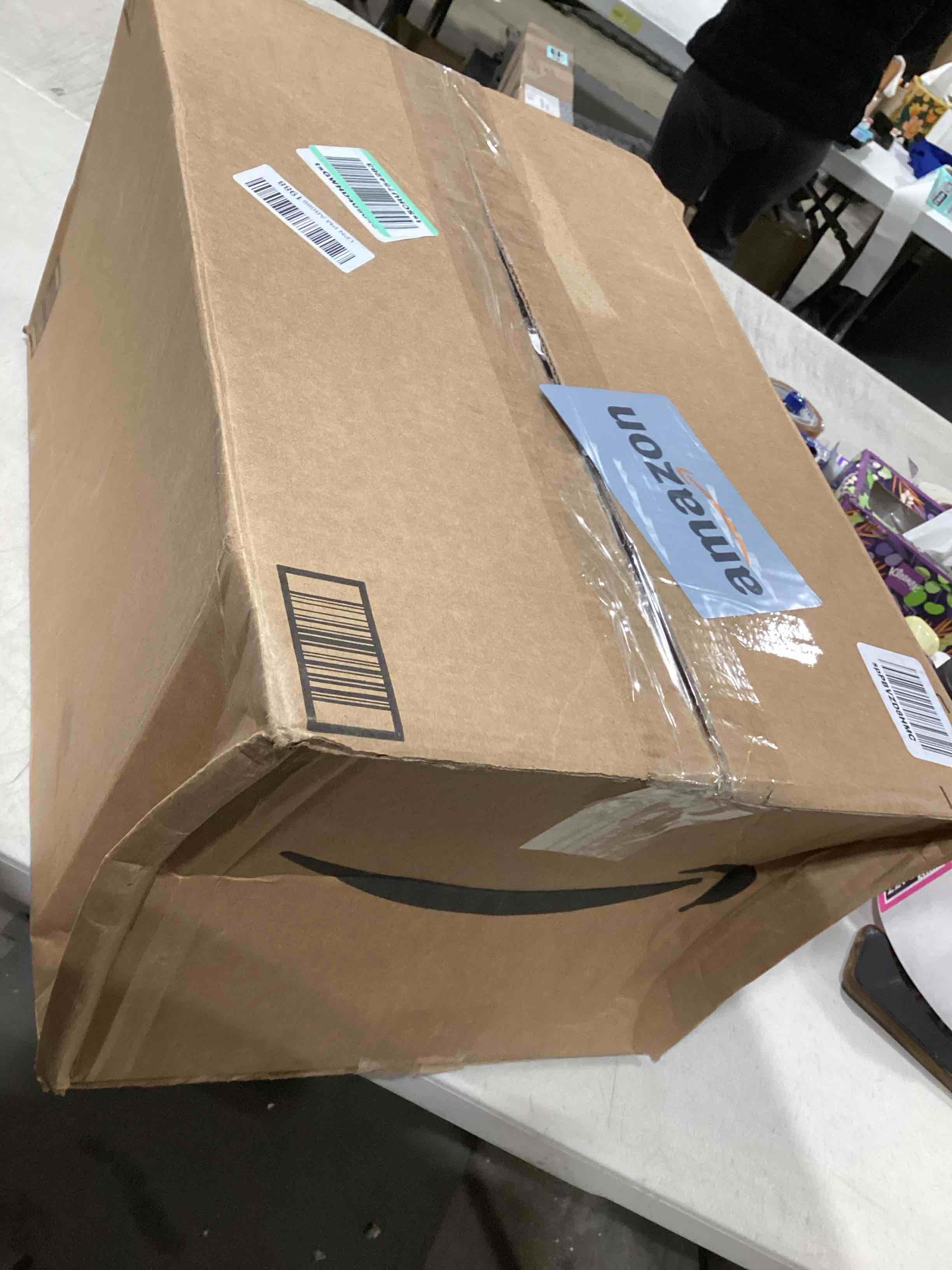 https://s3.amazonaws.com/lotting-images-prod/bidfta/PNK0368477_1733142889732.jpeg