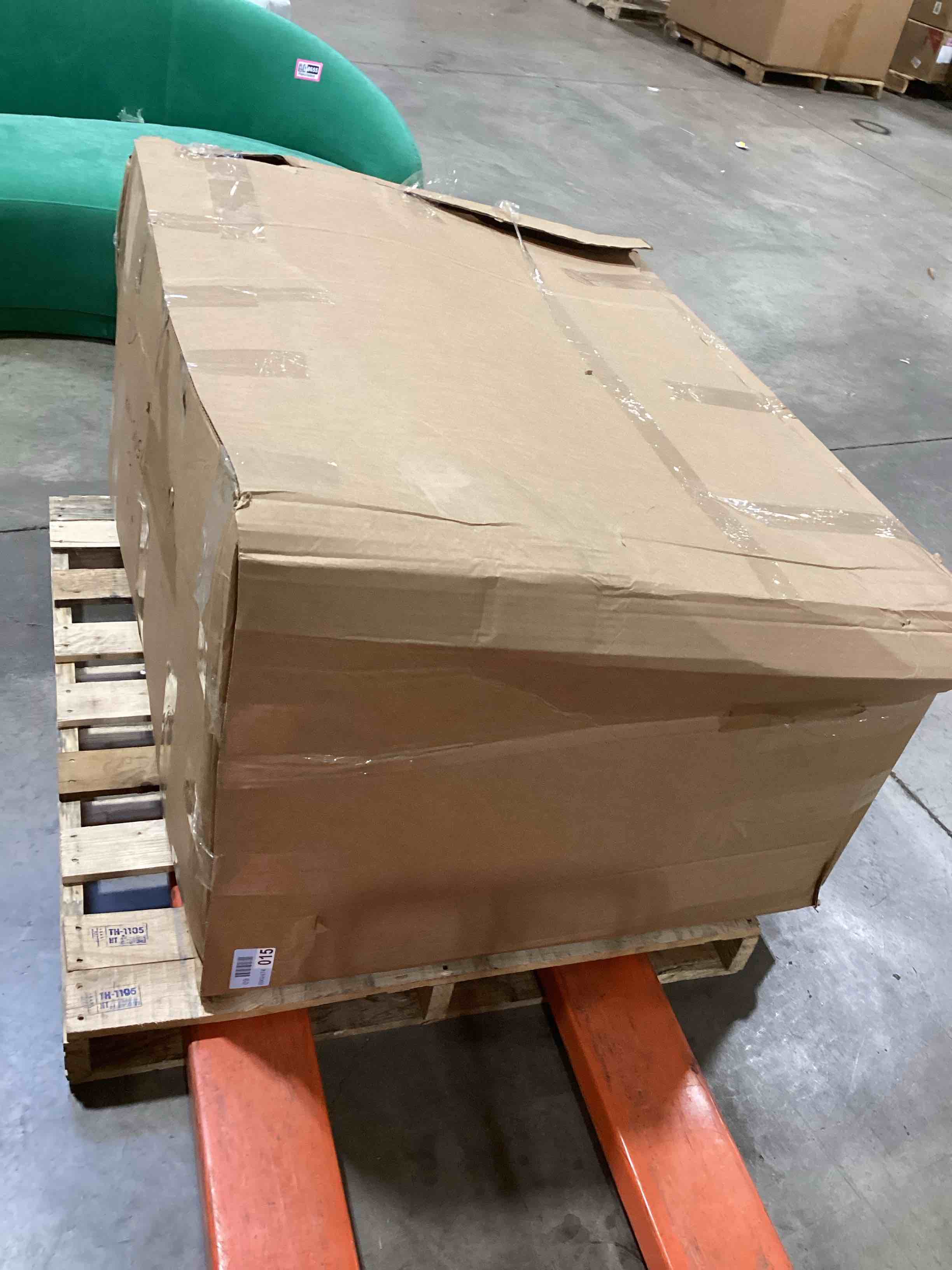 https://s3.amazonaws.com/lotting-images-prod/bidfta/PNK0368654_1732551918077.jpeg