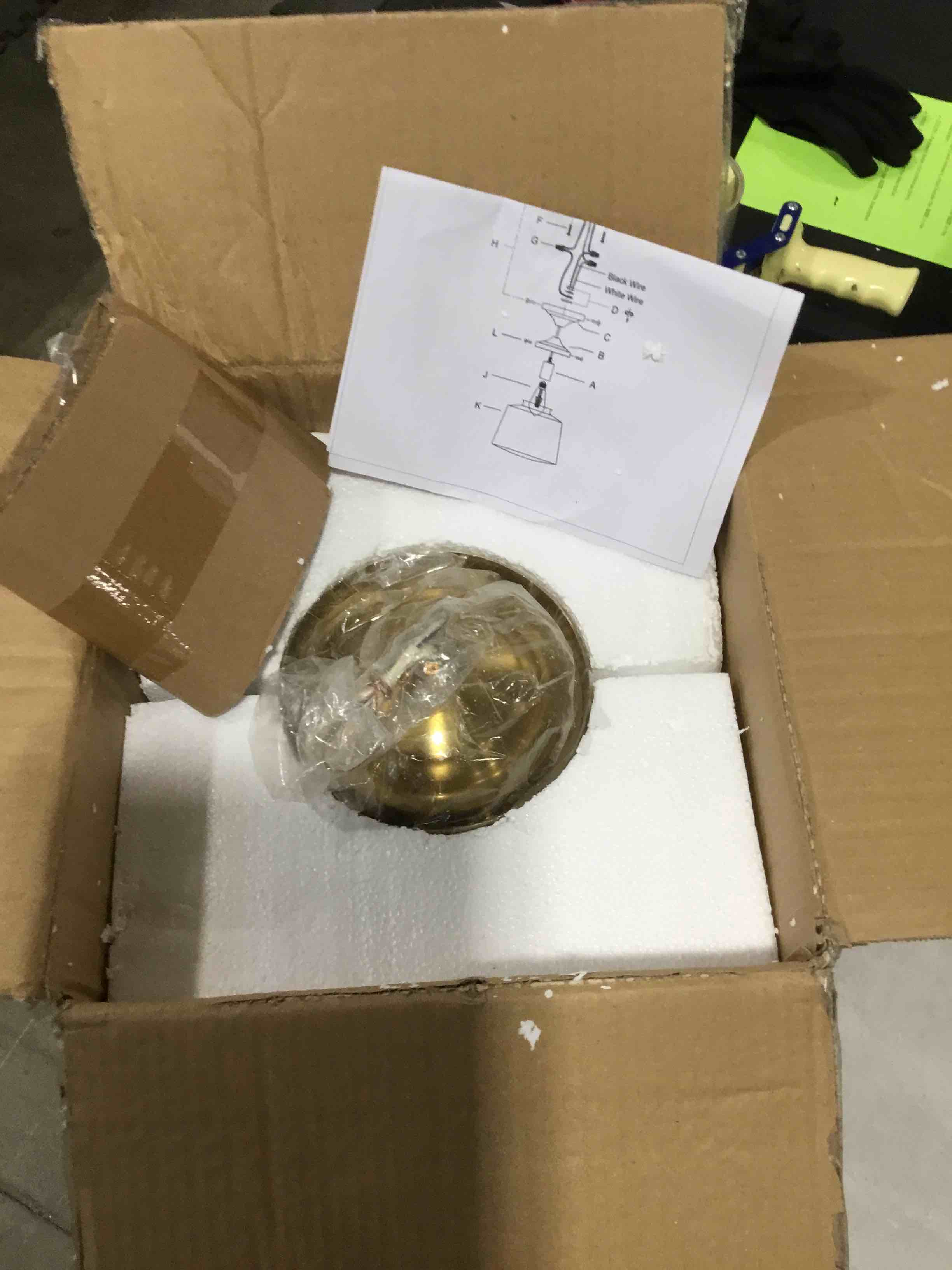 https://s3.amazonaws.com/lotting-images-prod/bidfta/PNK0368809_1732043452343.jpeg