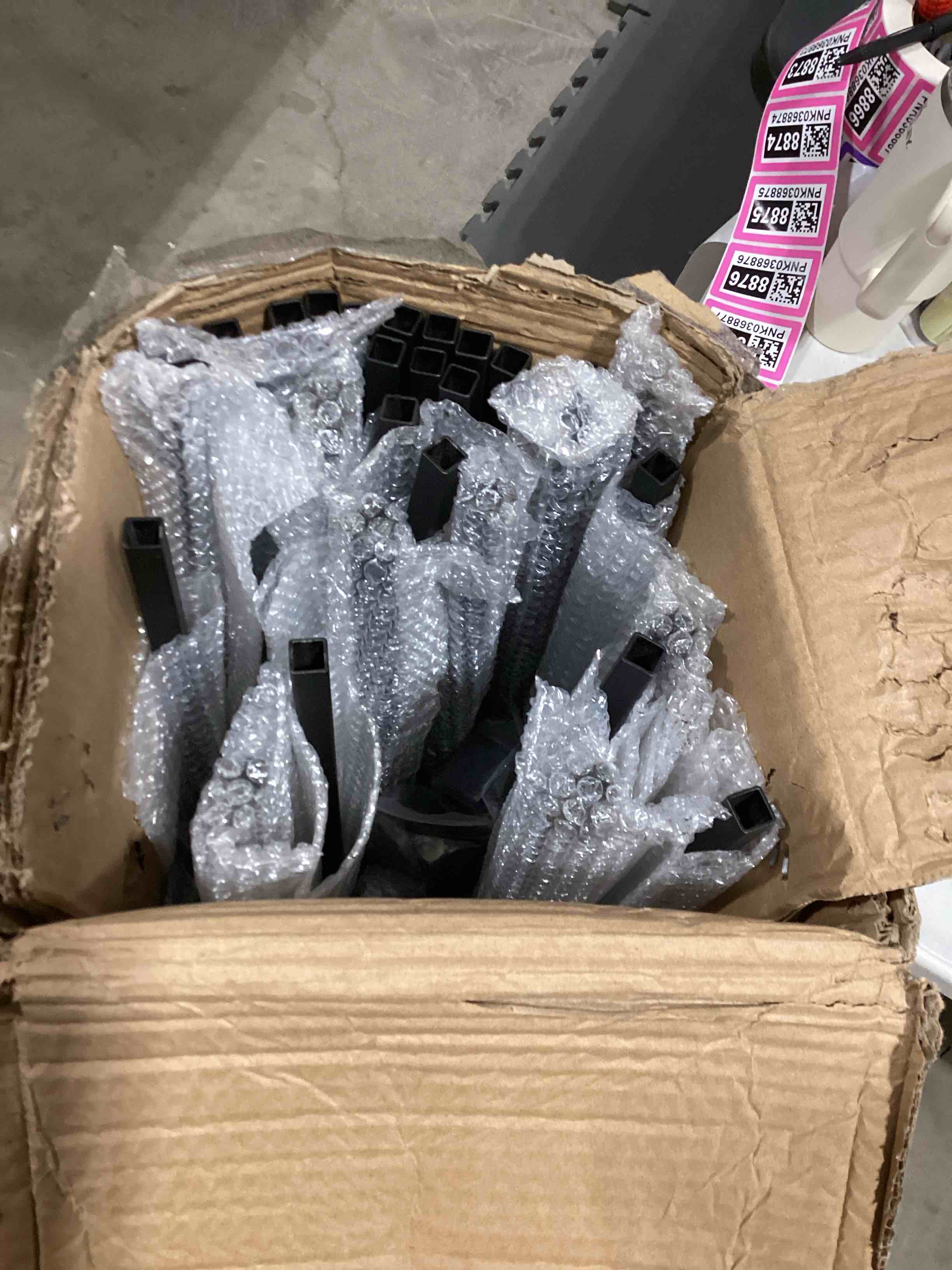 https://s3.amazonaws.com/lotting-images-prod/bidfta/PNK0368878_1732023542612.jpeg