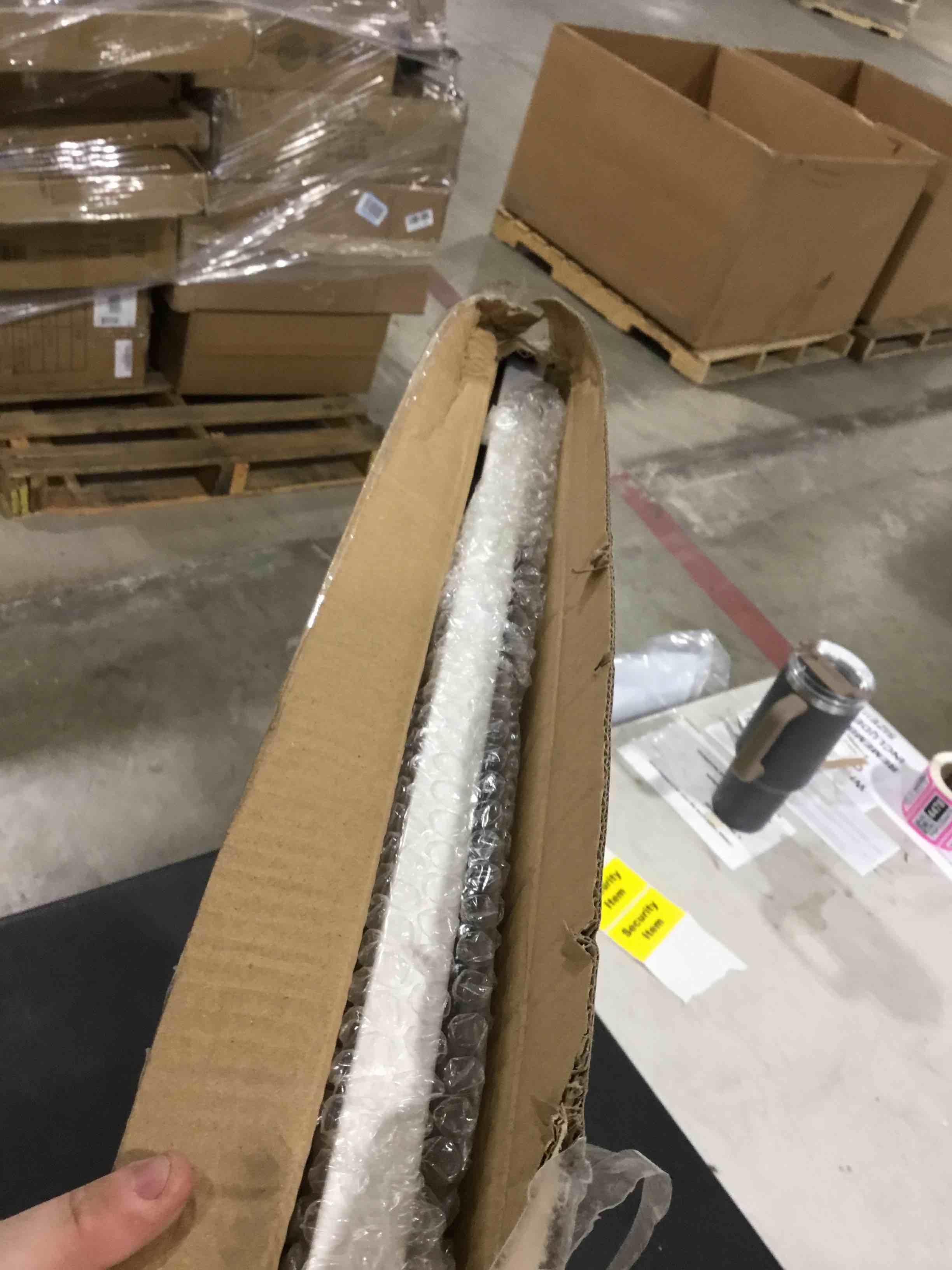 https://s3.amazonaws.com/lotting-images-prod/bidfta/PNK0369391_1730731605446.jpeg
