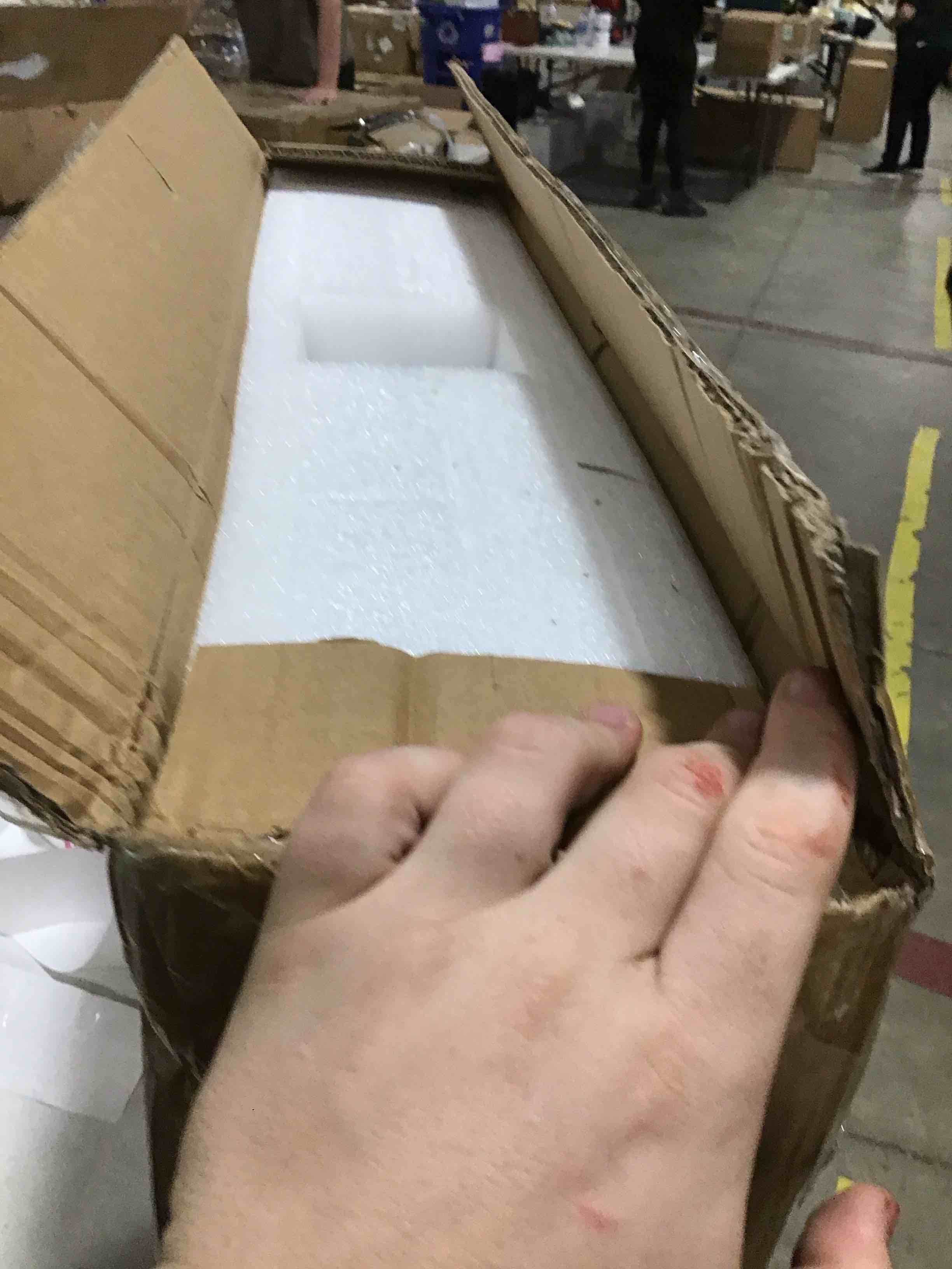 https://s3.amazonaws.com/lotting-images-prod/bidfta/PNK0369742_1730120189544.jpeg
