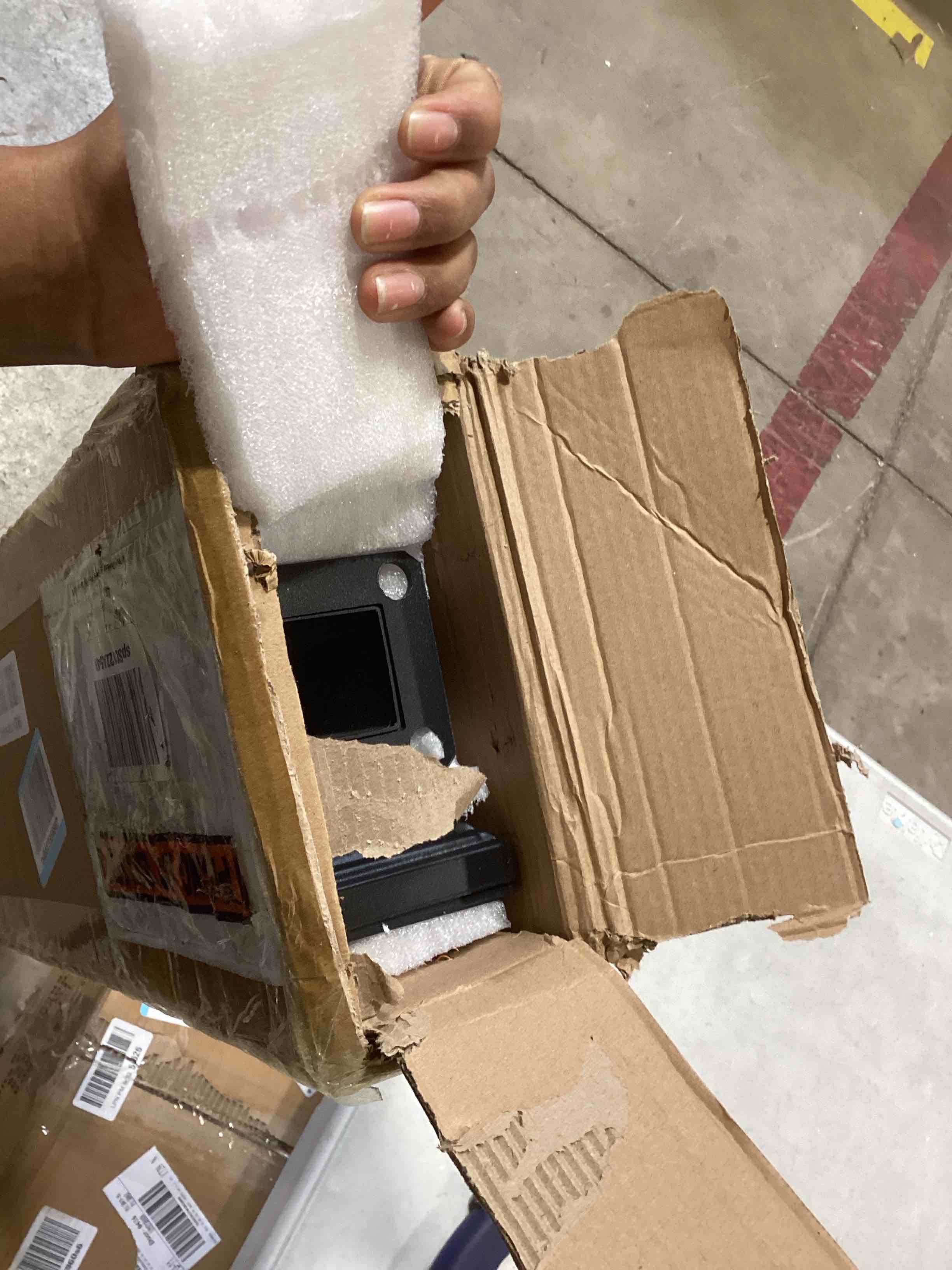 https://s3.amazonaws.com/lotting-images-prod/bidfta/PNK0369810_1729794212904.jpeg